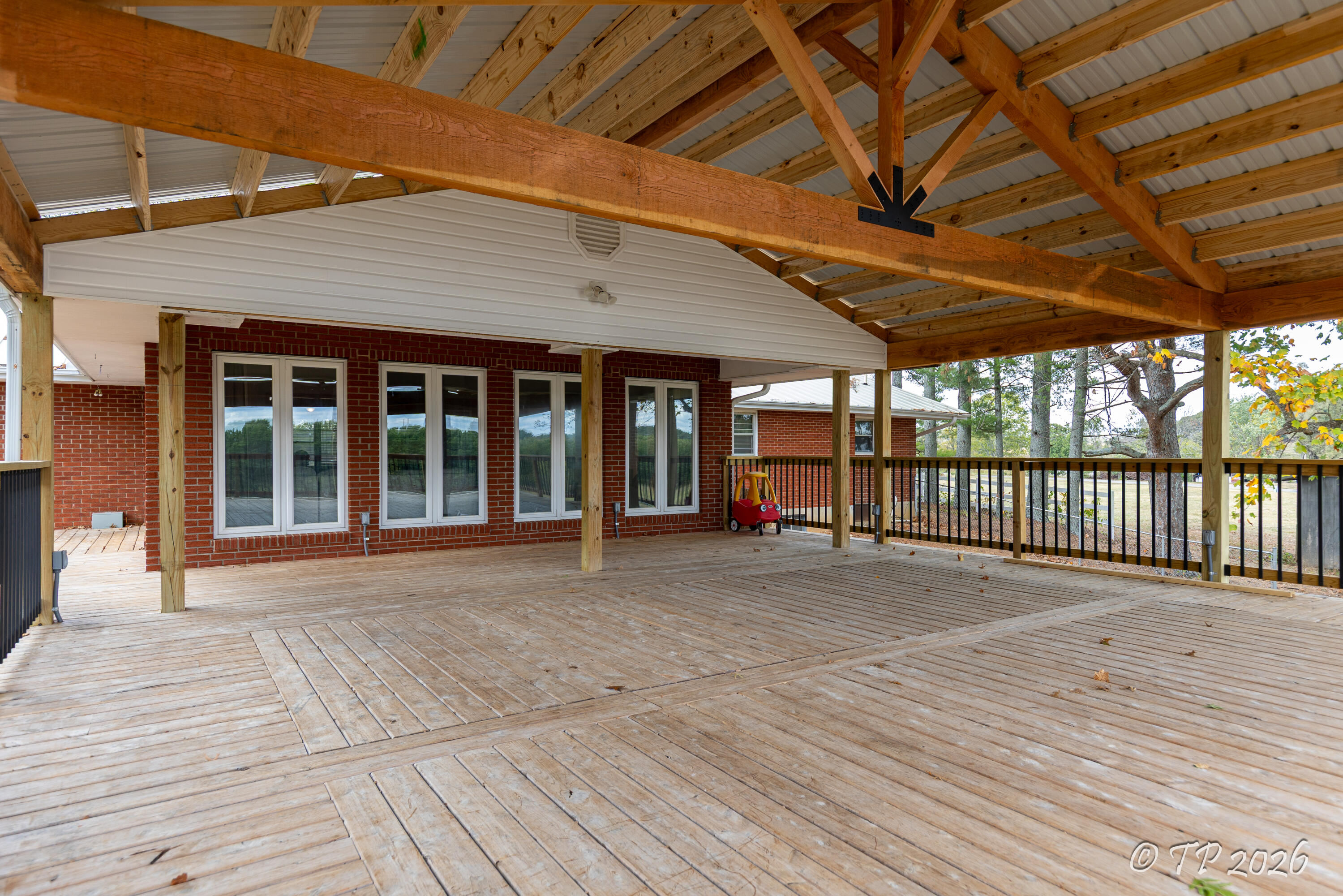 2816 Burke Avenue Property Photo 4