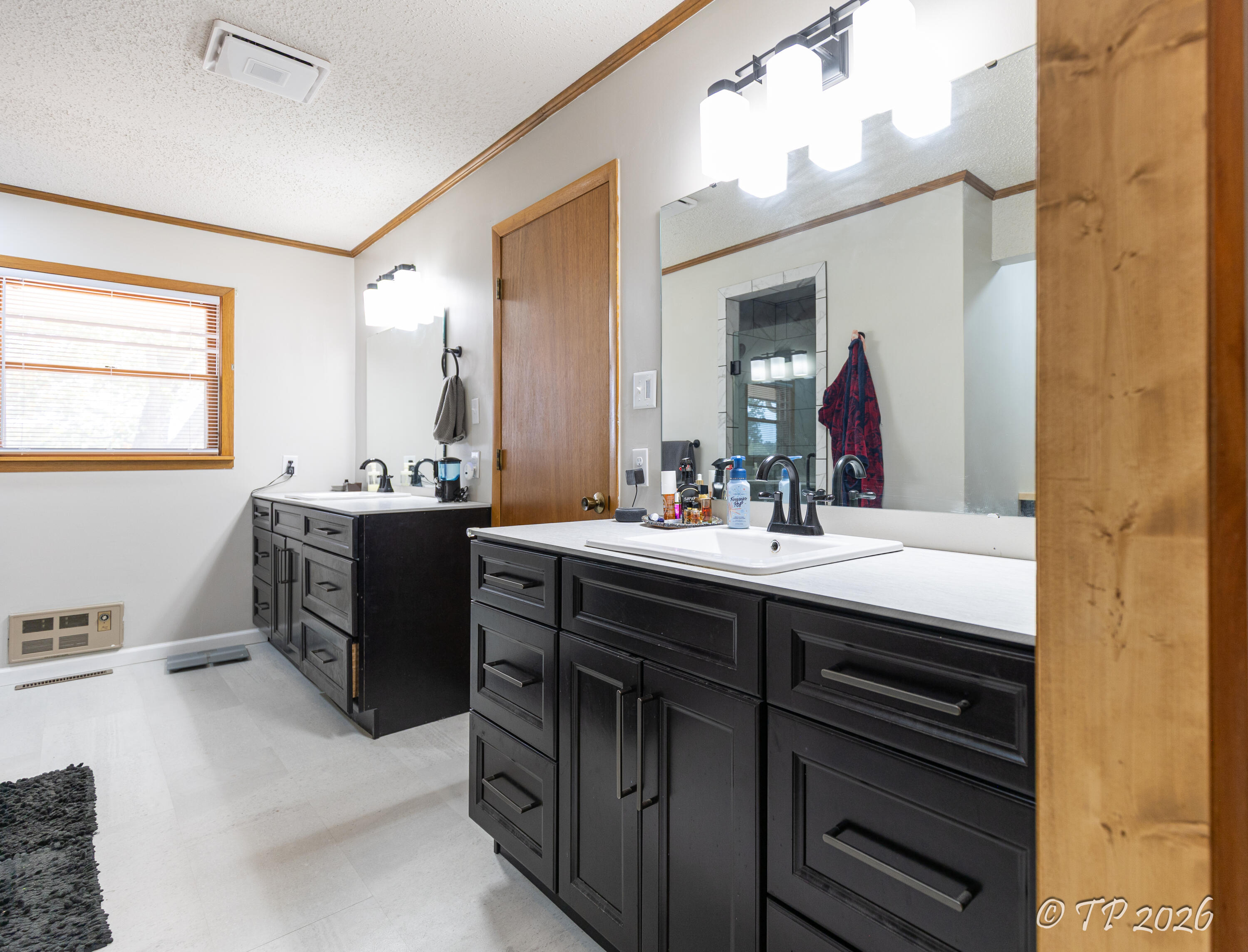 2816 Burke Avenue Property Photo 24