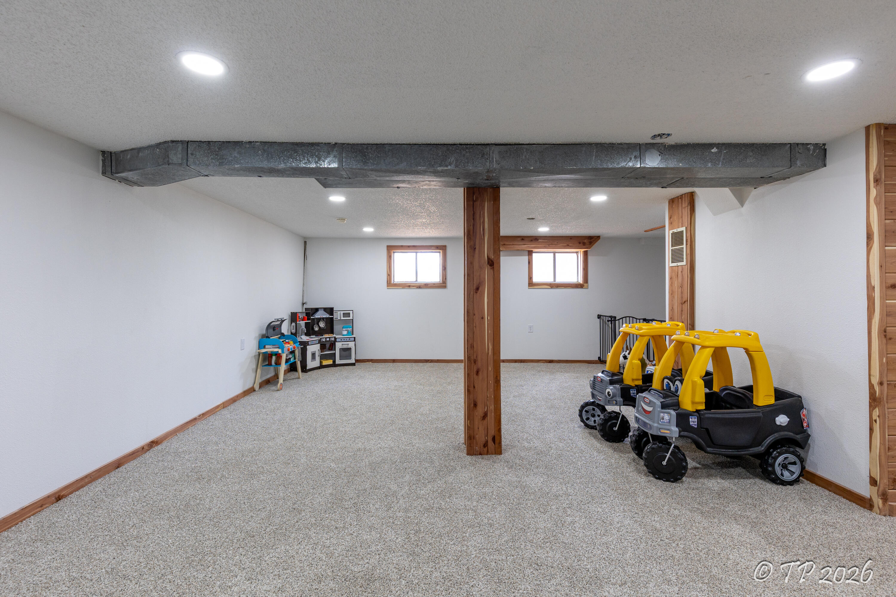 2816 Burke Avenue Property Photo 35