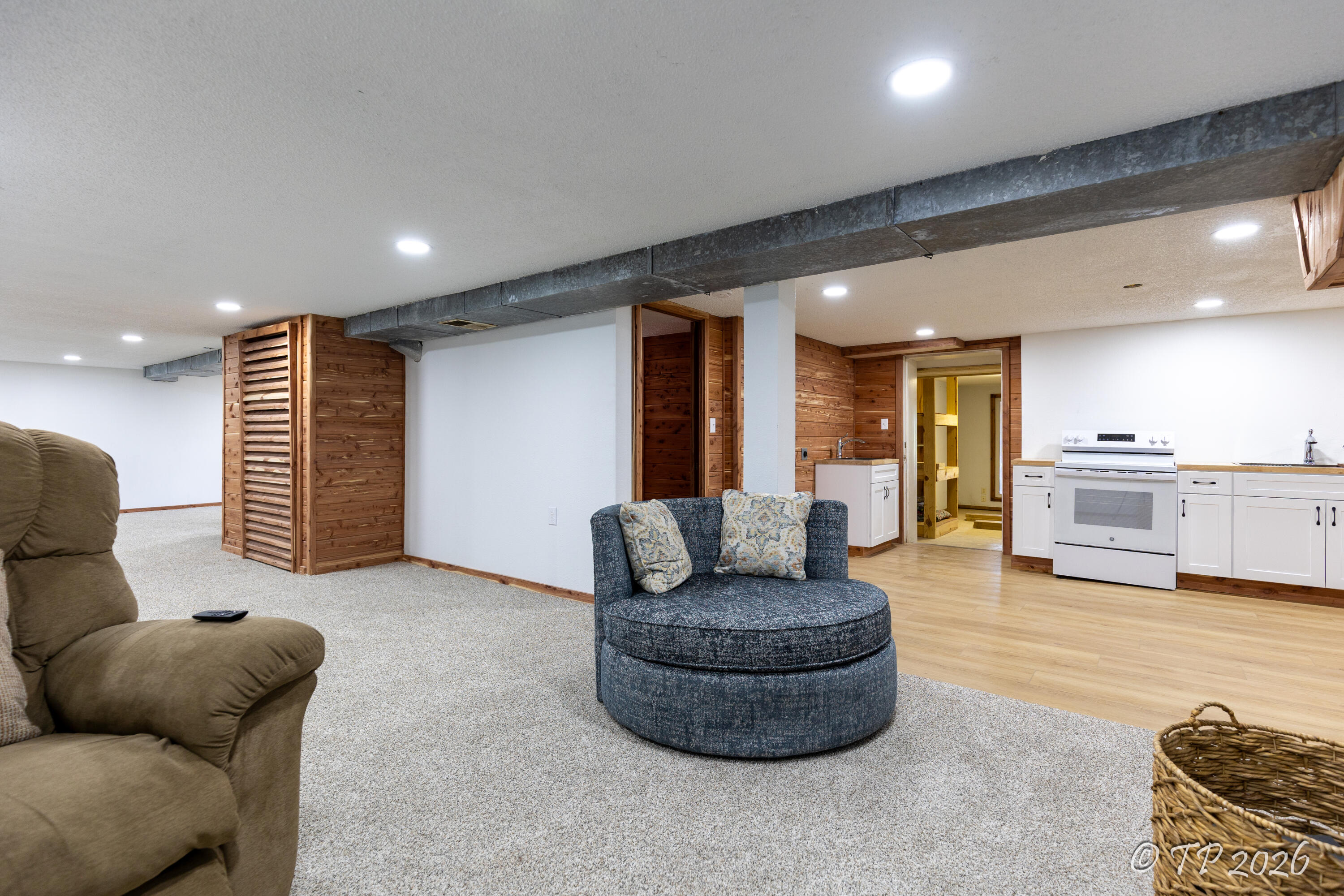 2816 Burke Avenue Property Photo 37