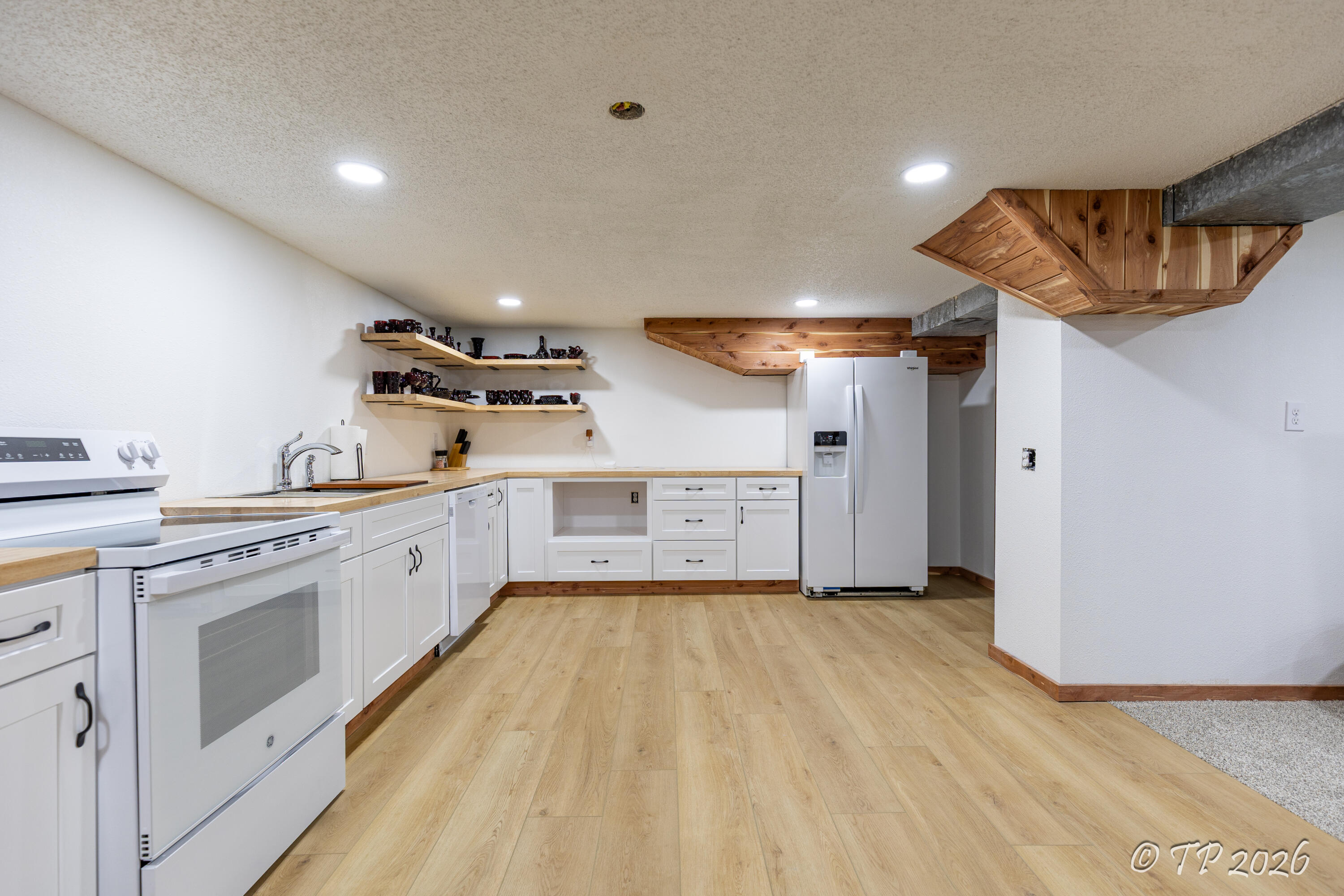 2816 Burke Avenue Property Photo 39