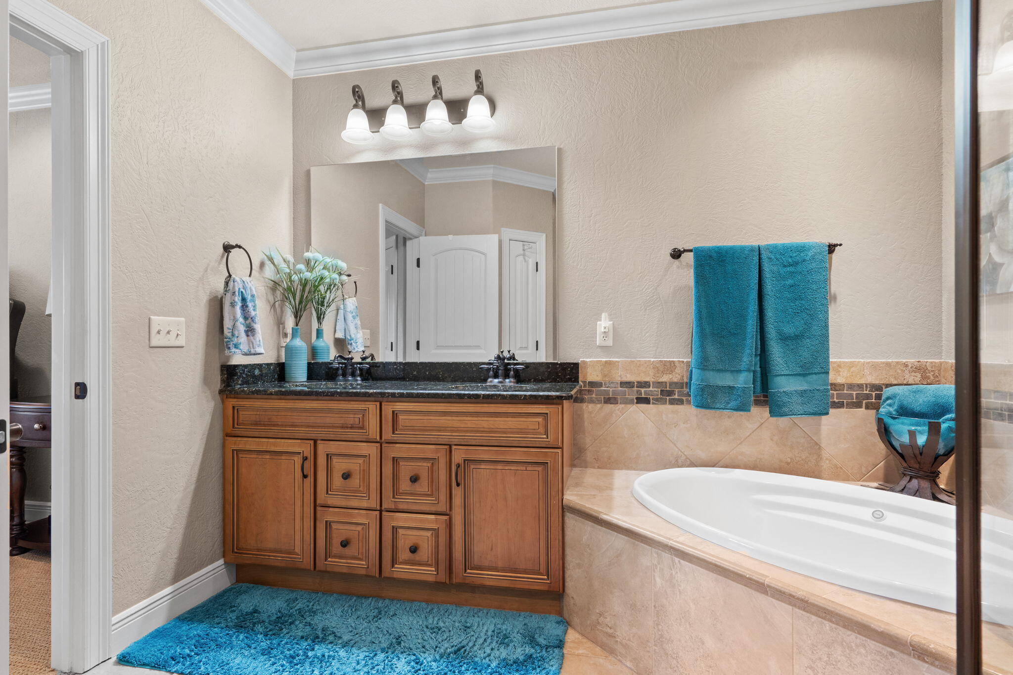 130 Royal Vista Drive 605 Property Photo 38