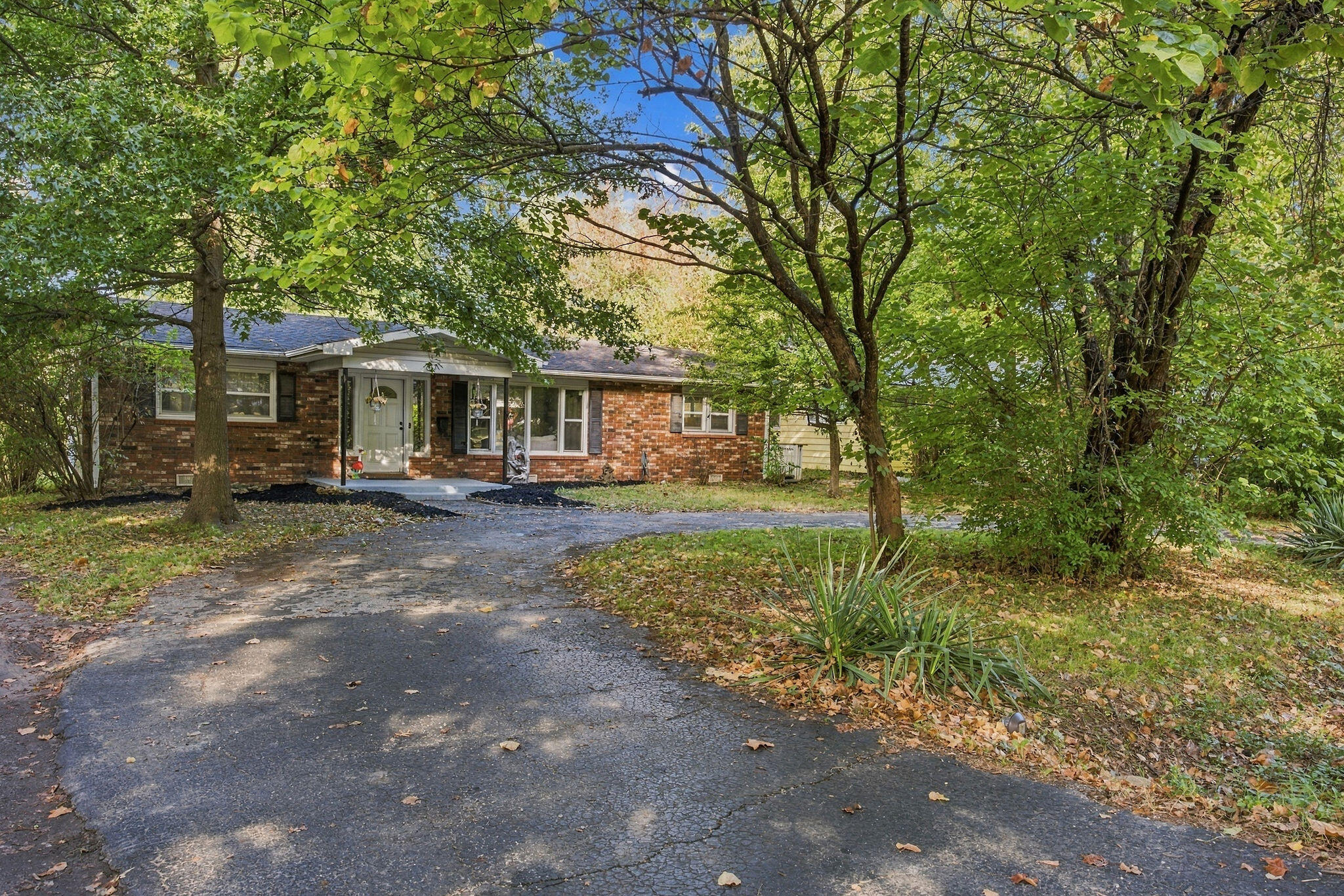 617 North Elmwood Avenue Property Photo 2