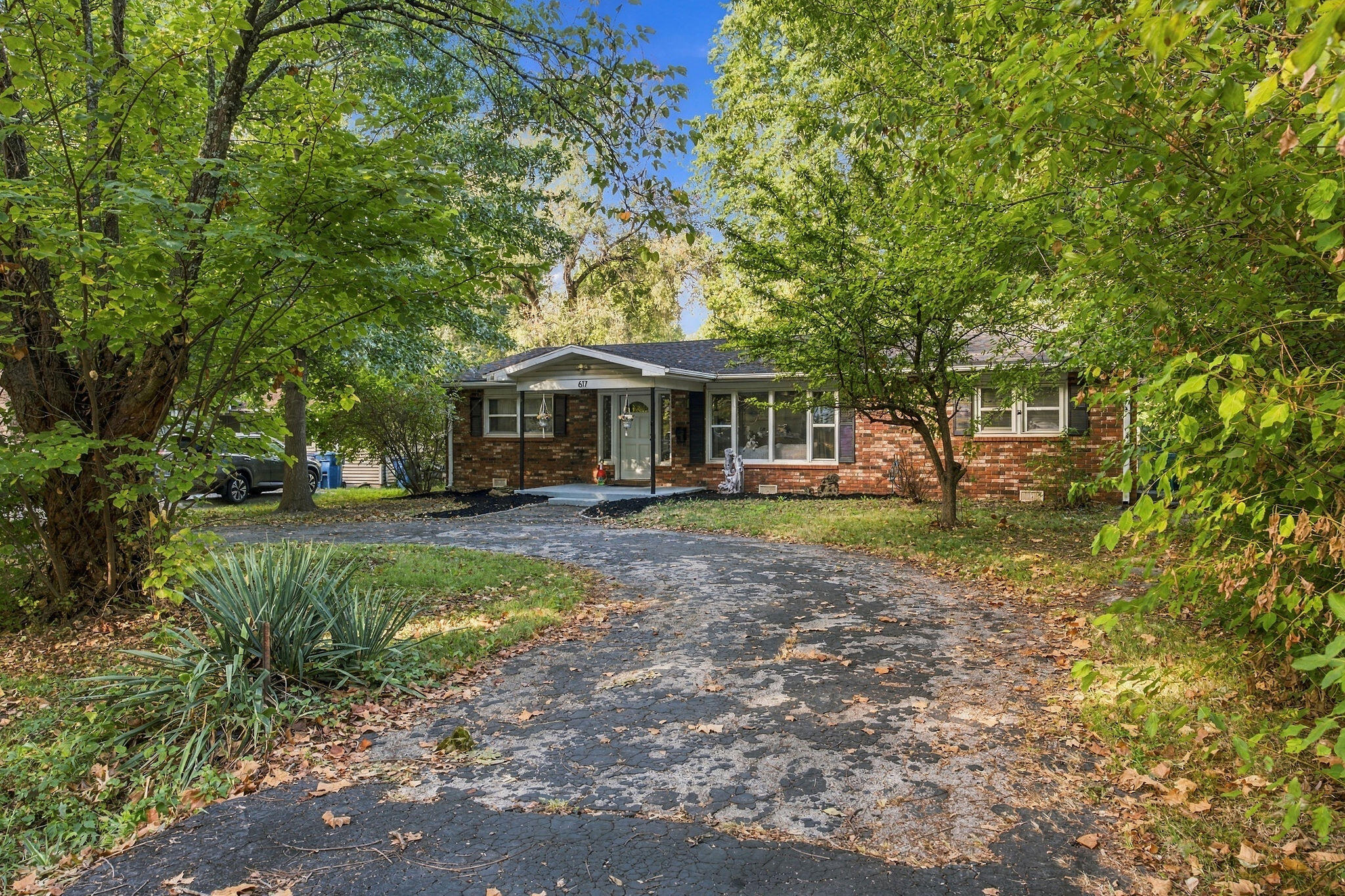 617 North Elmwood Avenue Property Photo 3