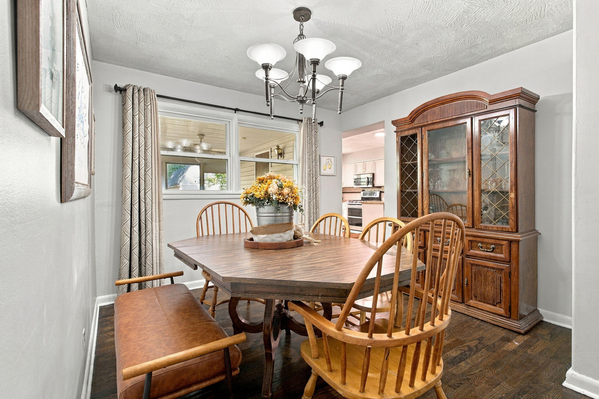 617 North Elmwood Avenue Property Photo 9