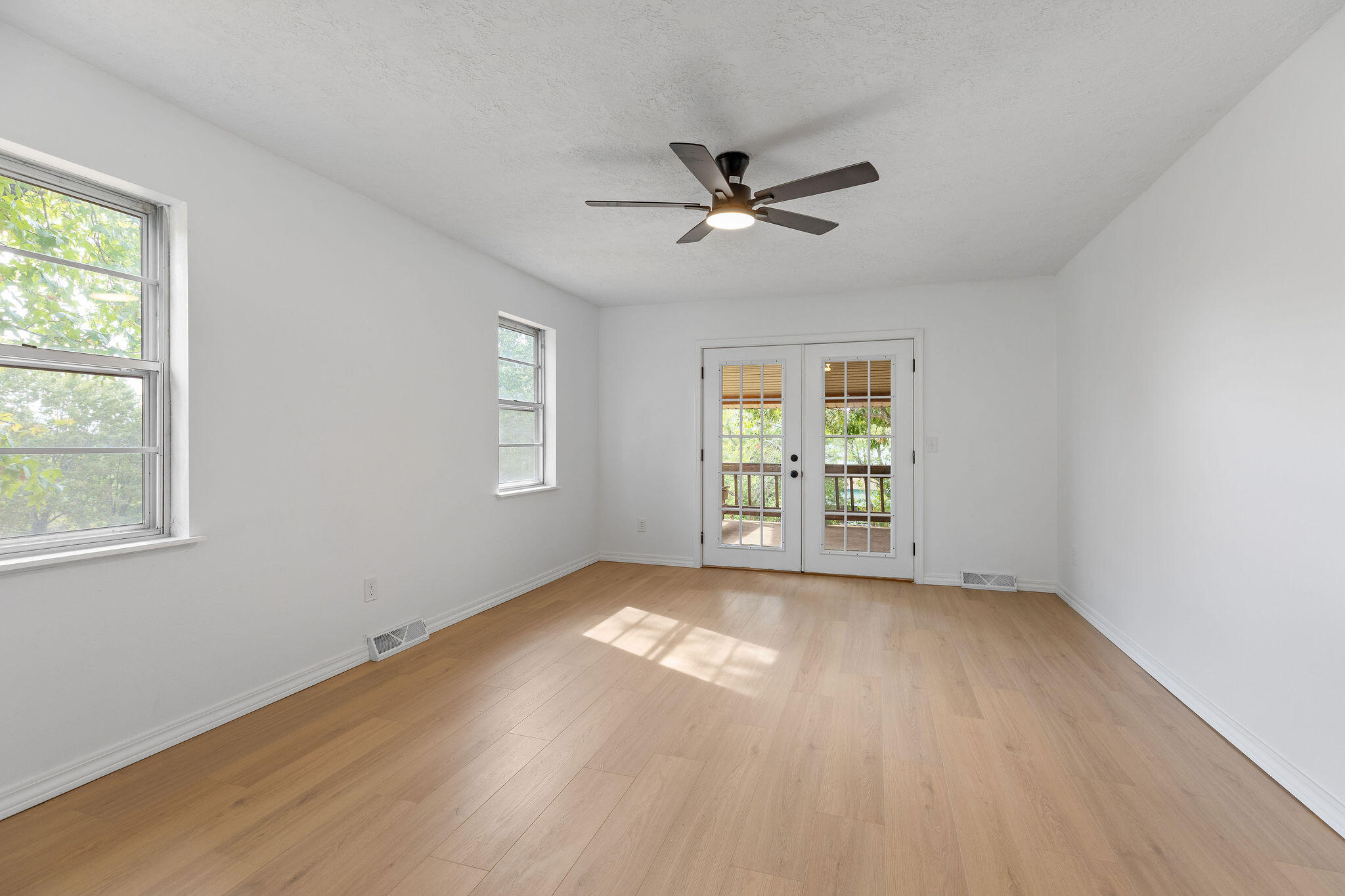 5 Woodland Avenue Property Photo 15