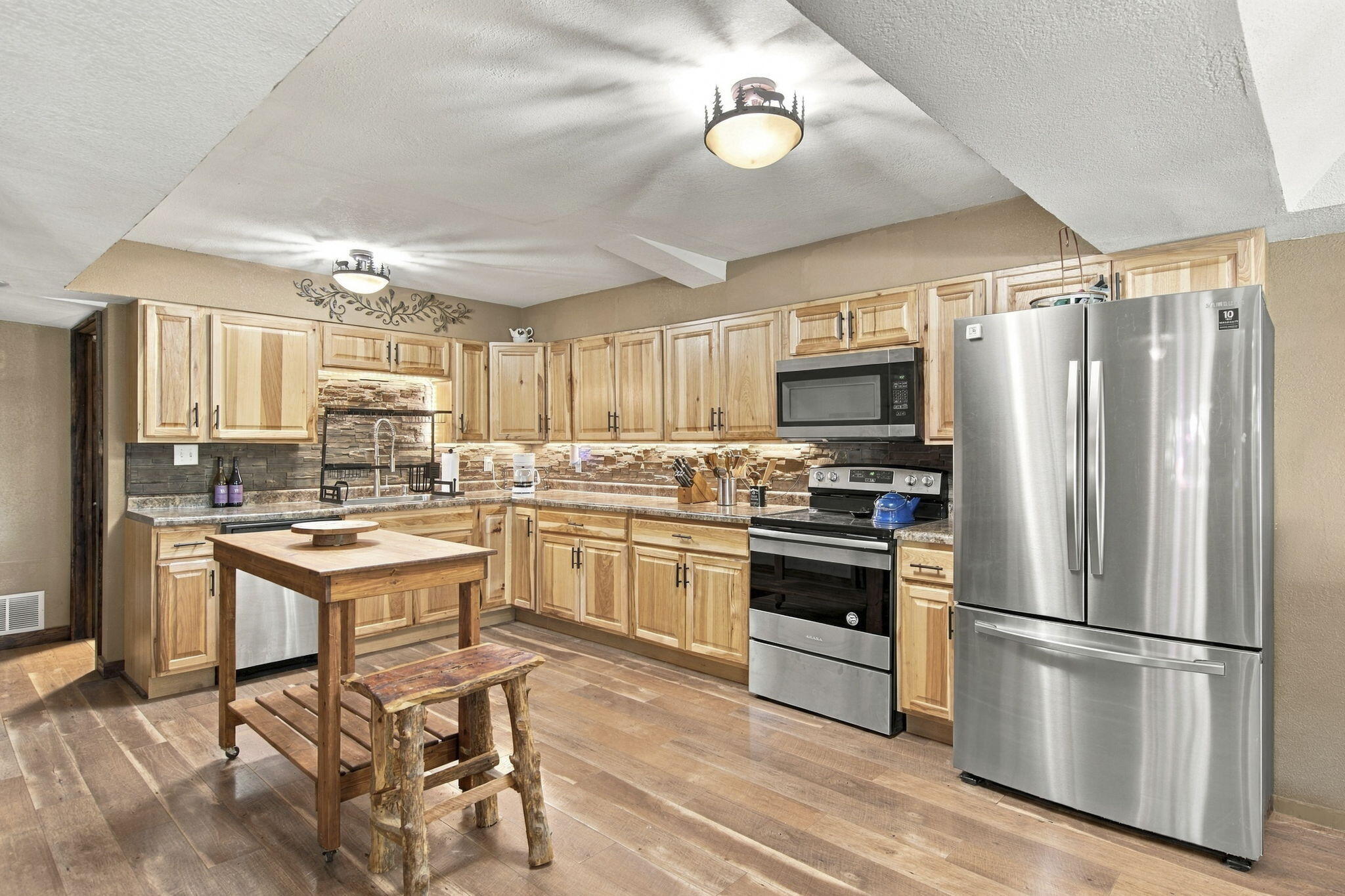 1166 Mills Road Property Photo 6
