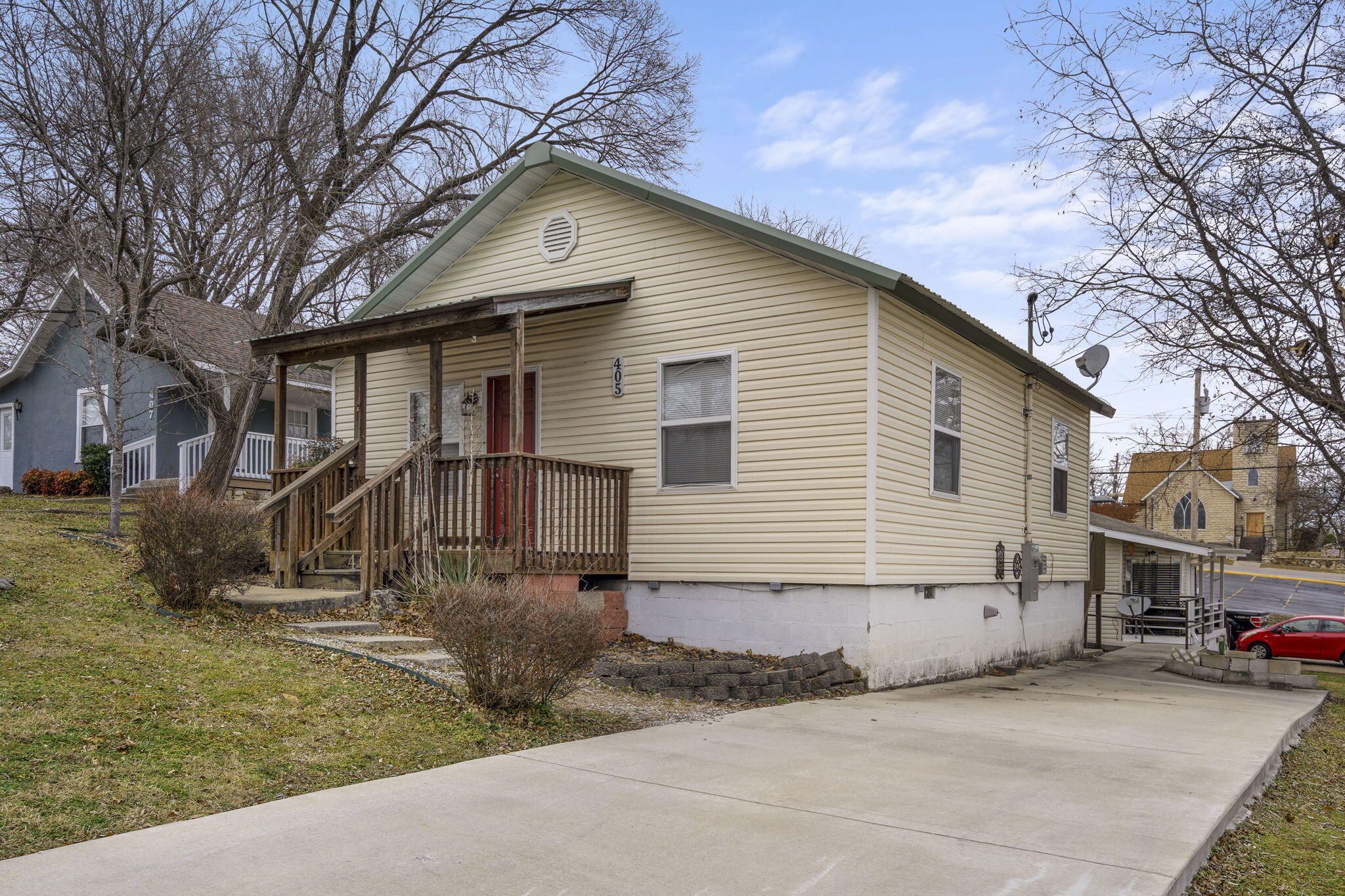 405 & 407 West College Street Property Photo 12