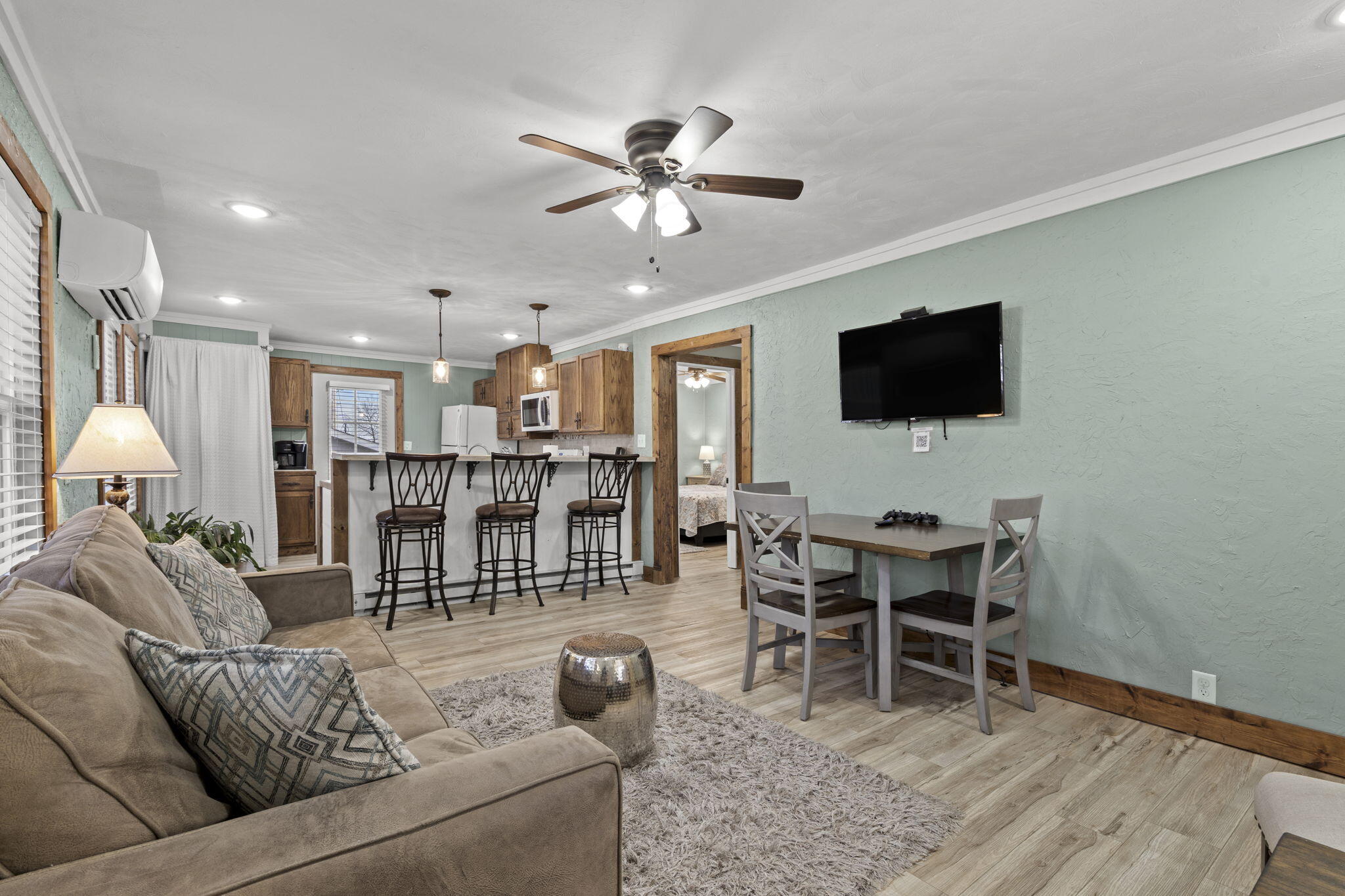 405 & 407 West College Street Property Photo 15