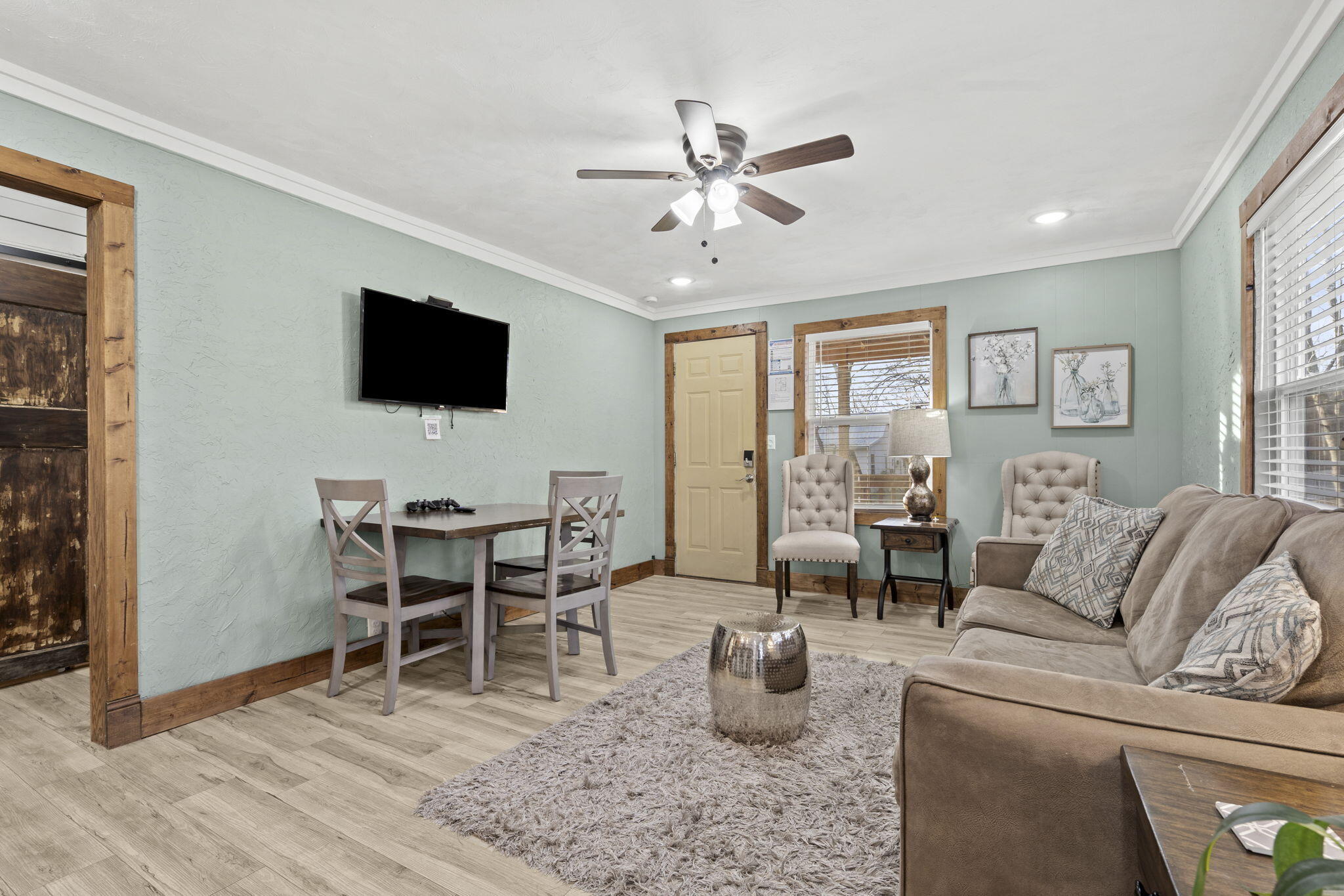 405 & 407 West College Street Property Photo 18