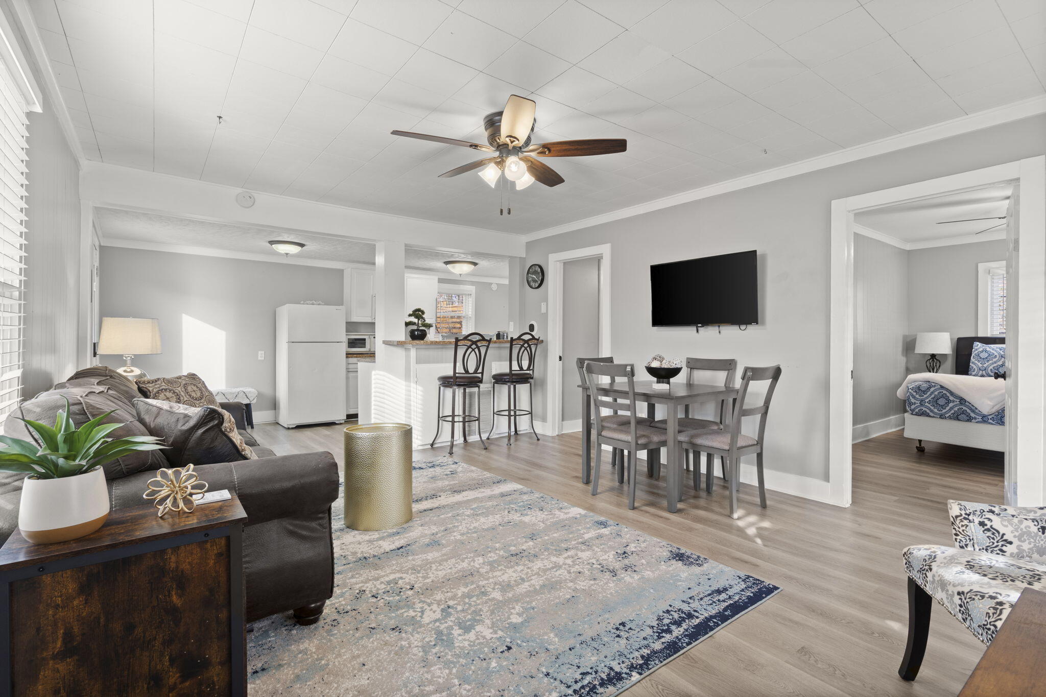 405 & 407 West College Street Property Photo 53