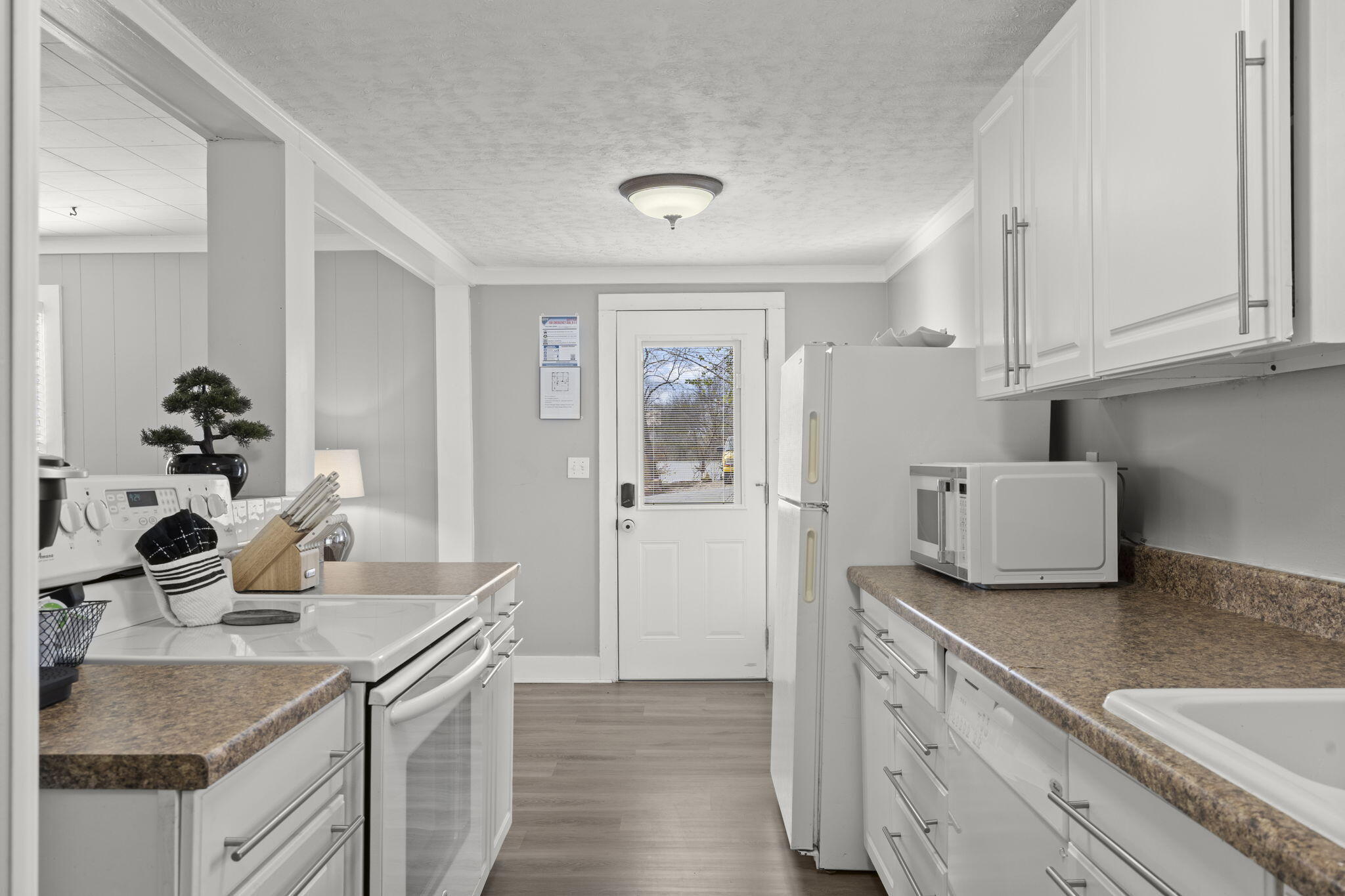 405 & 407 West College Street Property Photo 63