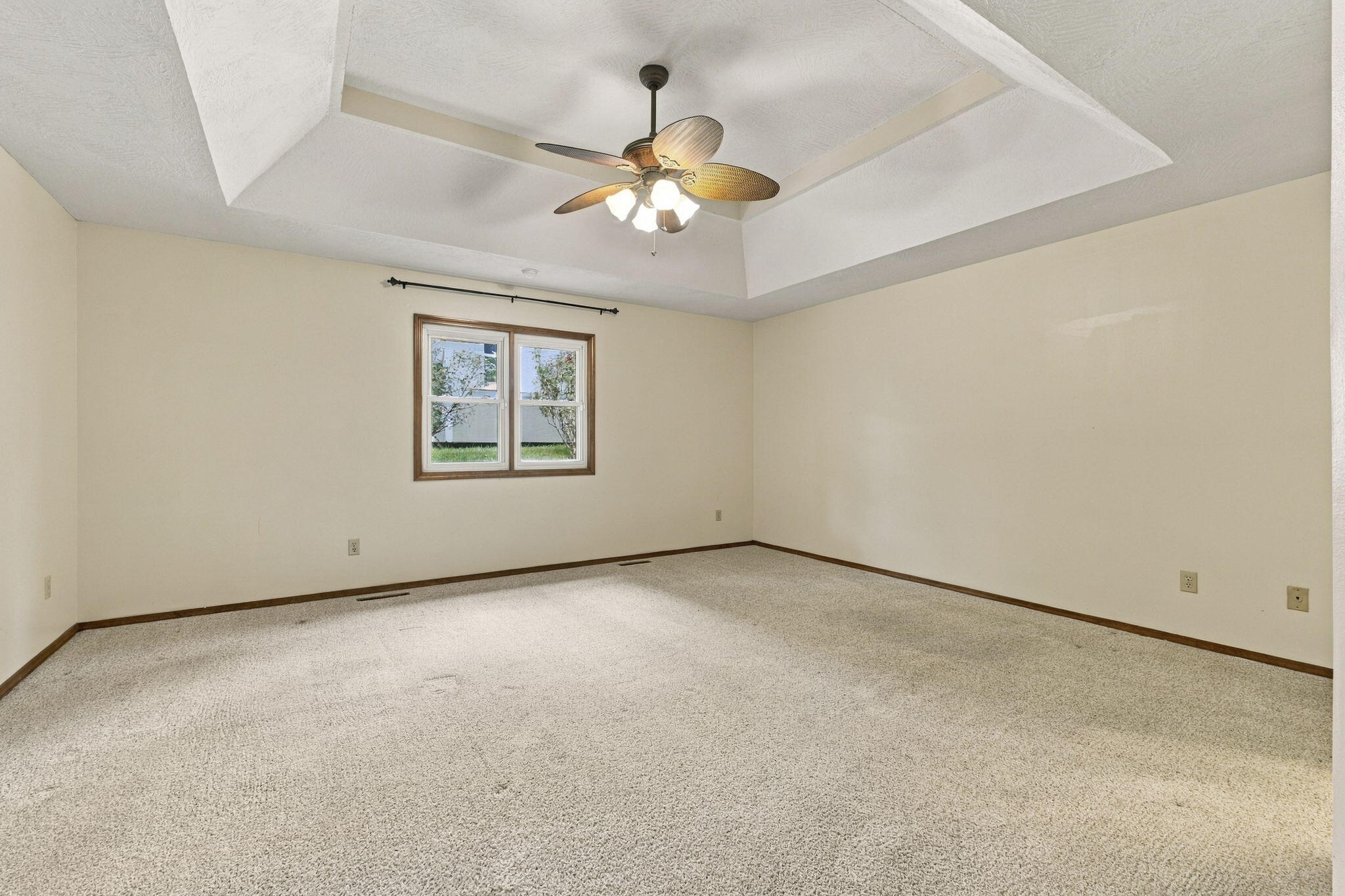 817 East Gaslight Drive Property Photo 11