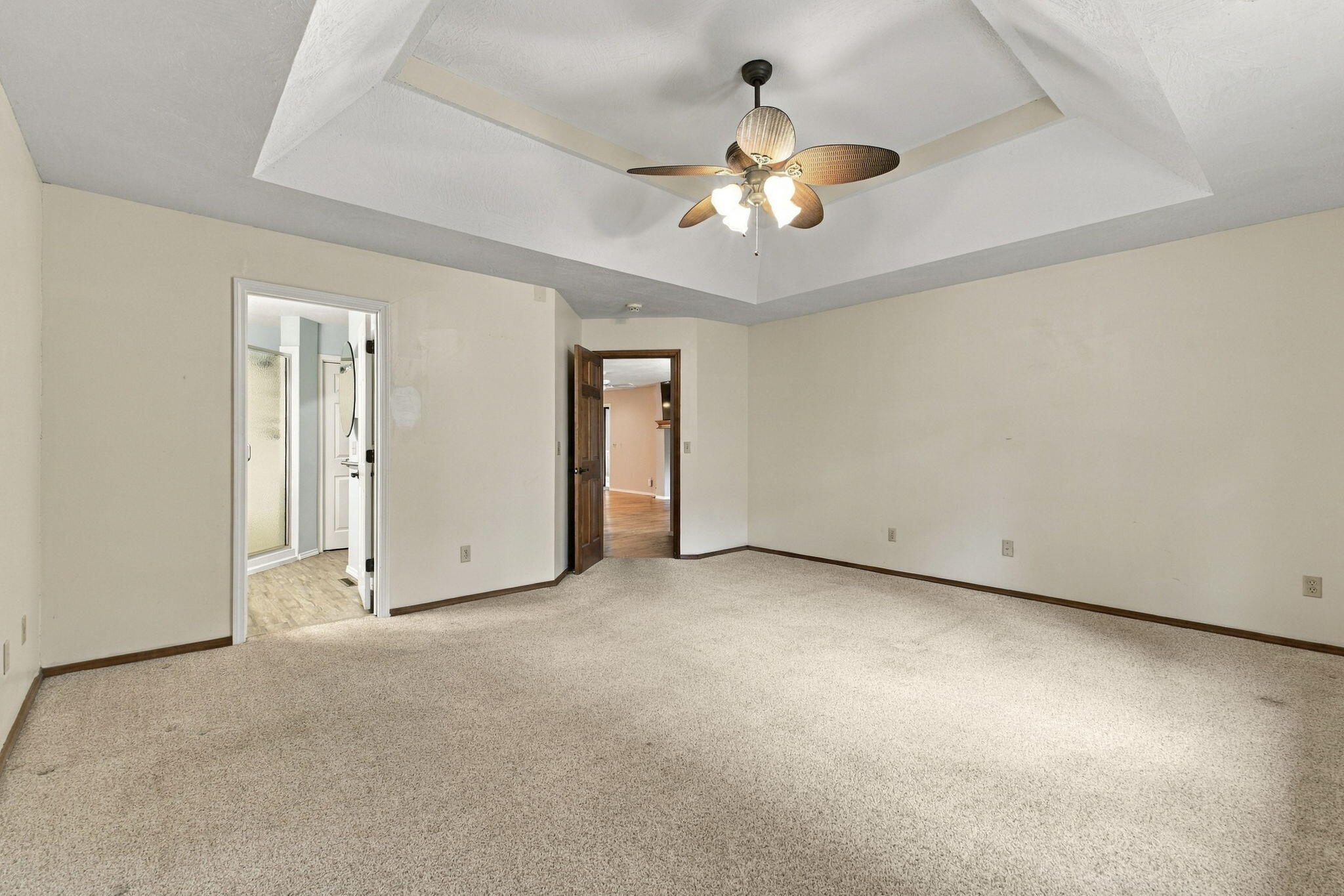 817 East Gaslight Drive Property Photo 12
