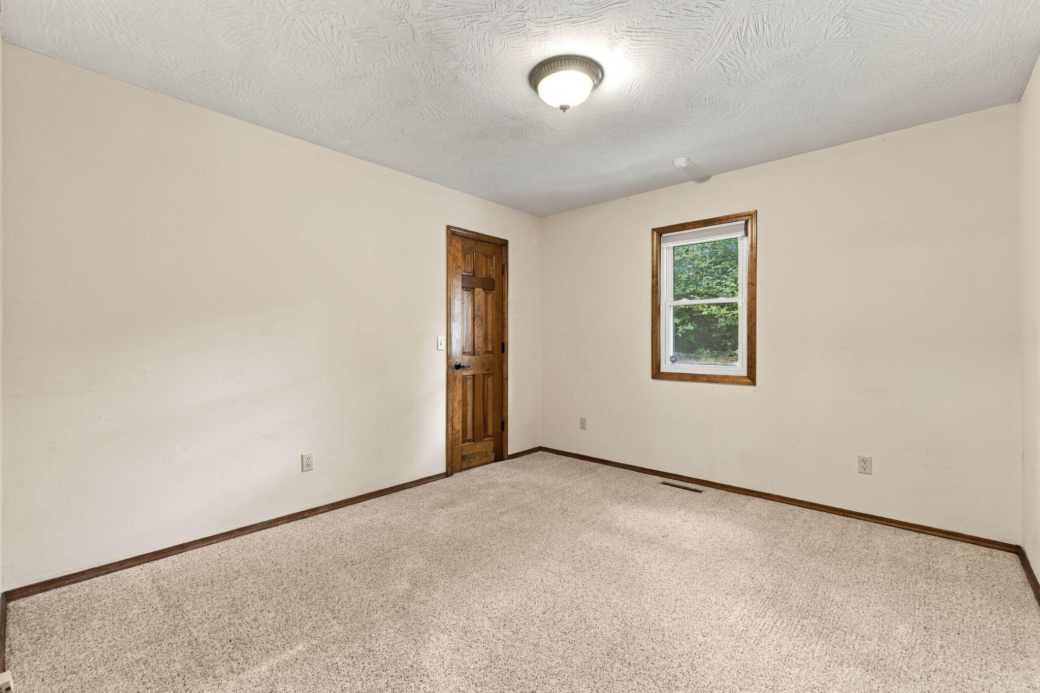 817 East Gaslight Drive Property Photo 13