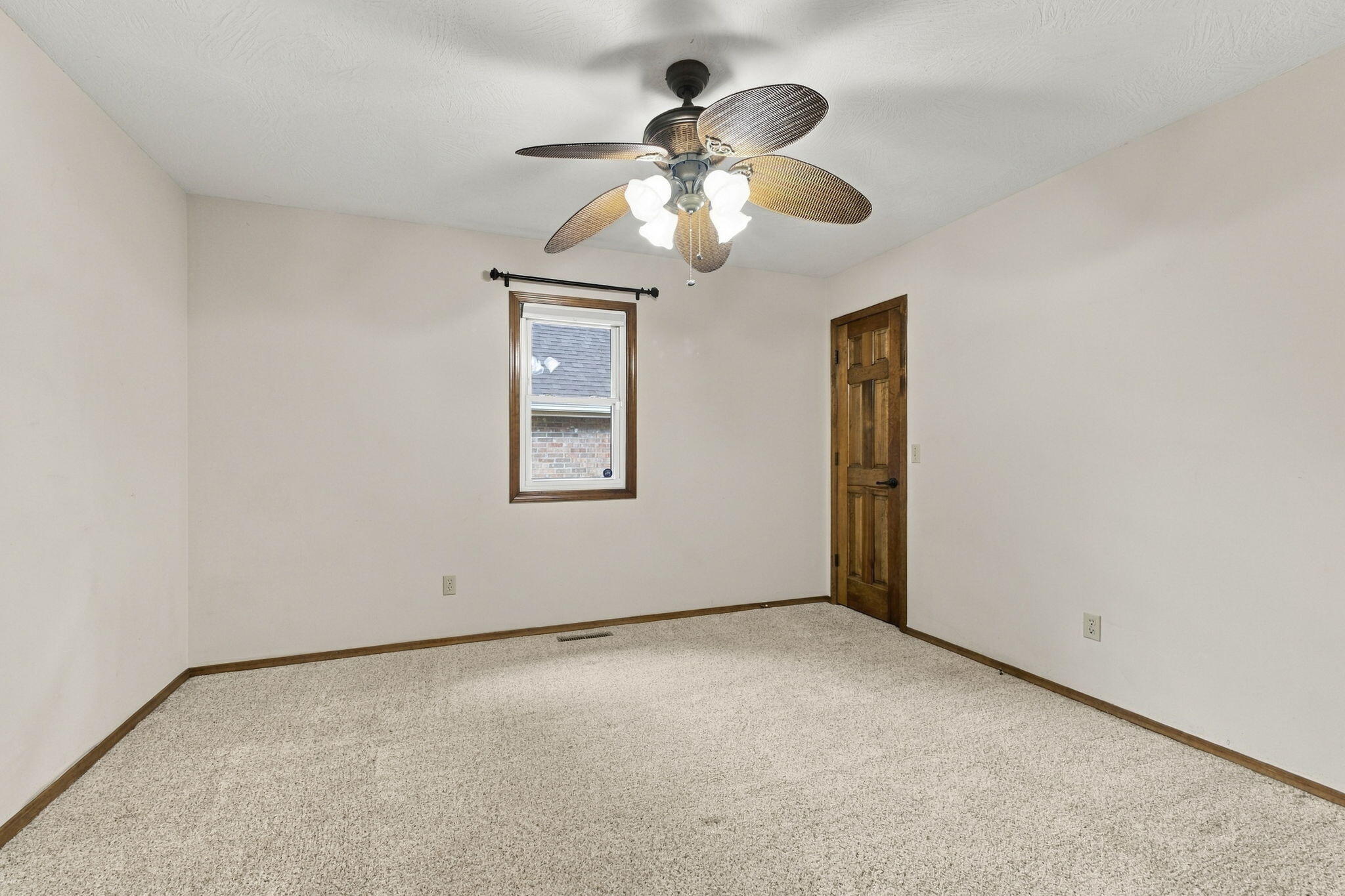 817 East Gaslight Drive Property Photo 14