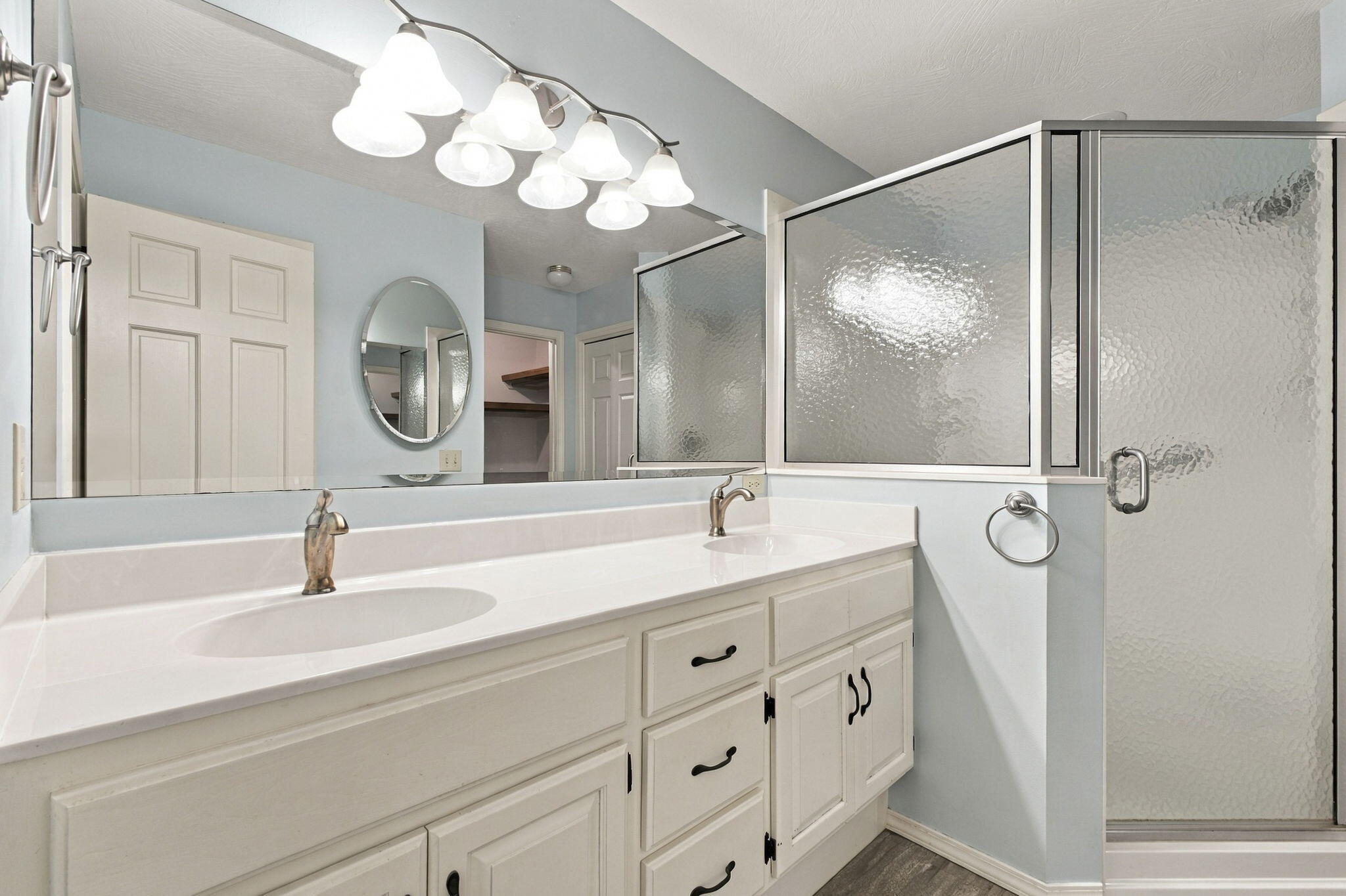817 East Gaslight Drive Property Photo 16