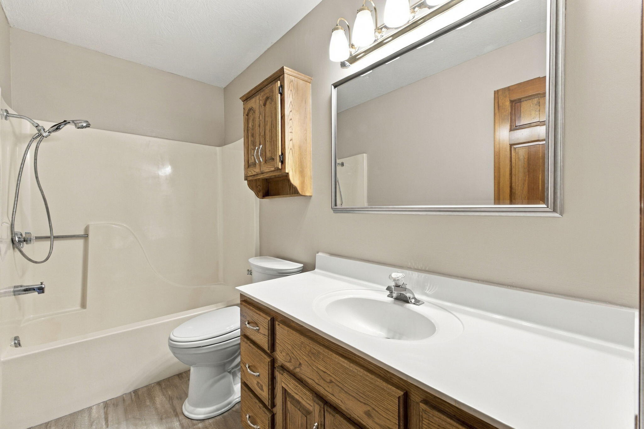 817 East Gaslight Drive Property Photo 18