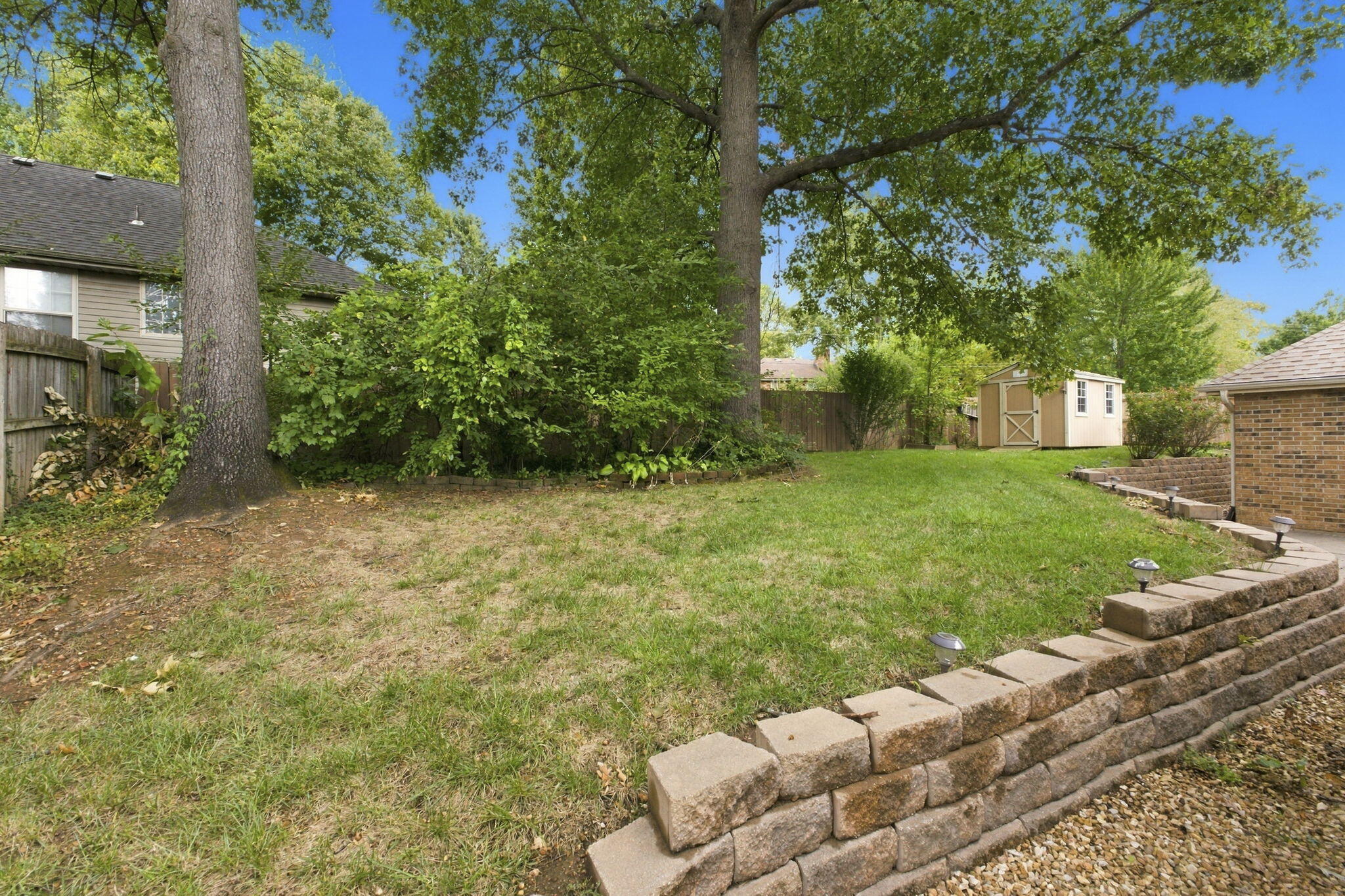817 East Gaslight Drive Property Photo 23