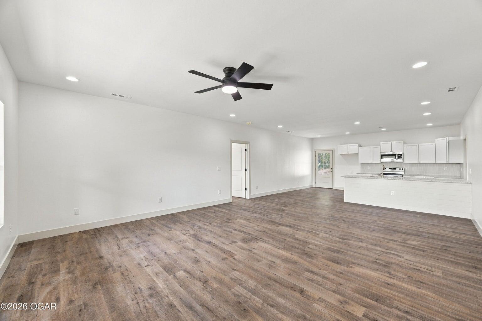 802 East Maness Street Property Photo 6