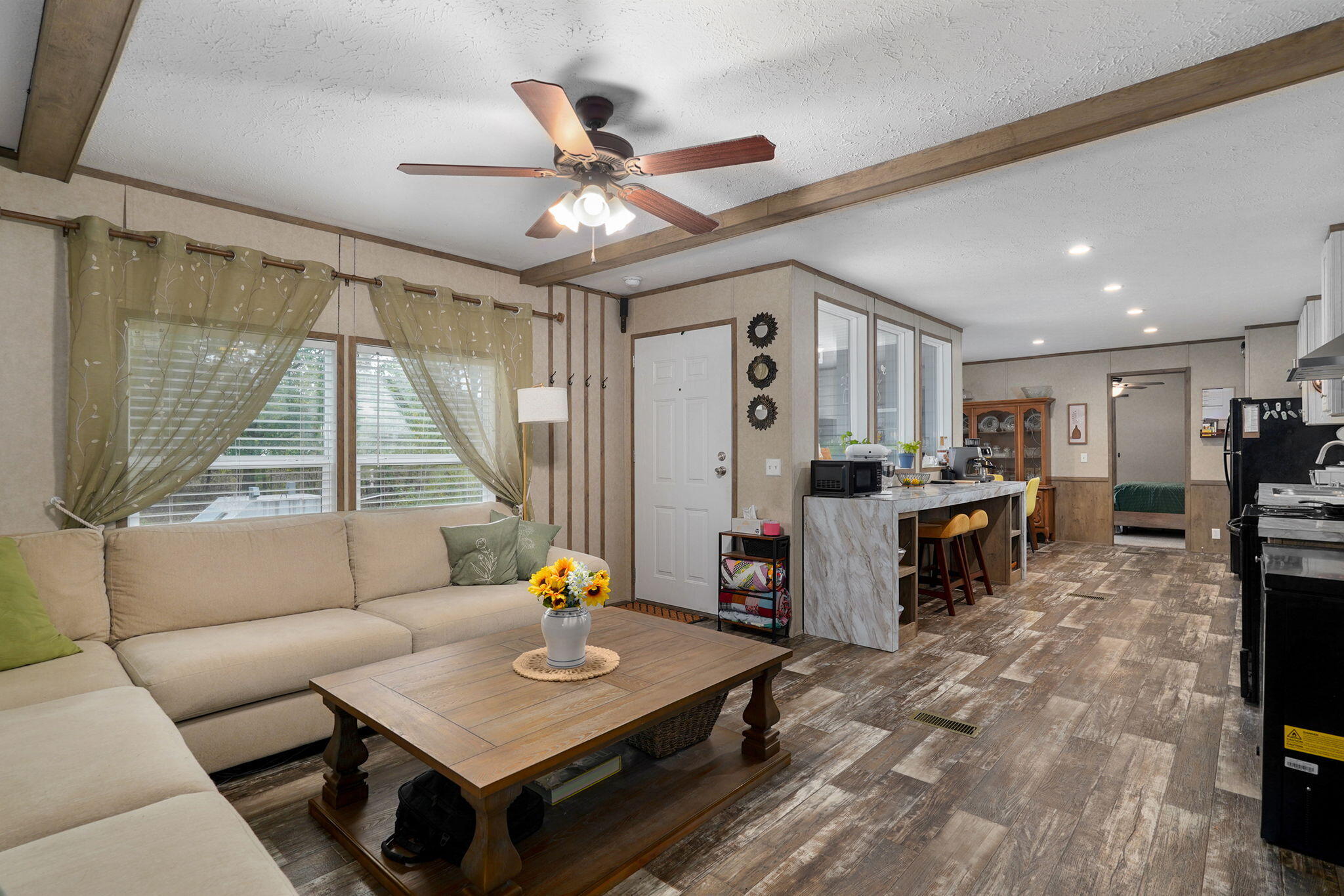 2041 2043 Us Highway 65 Property Photo 8