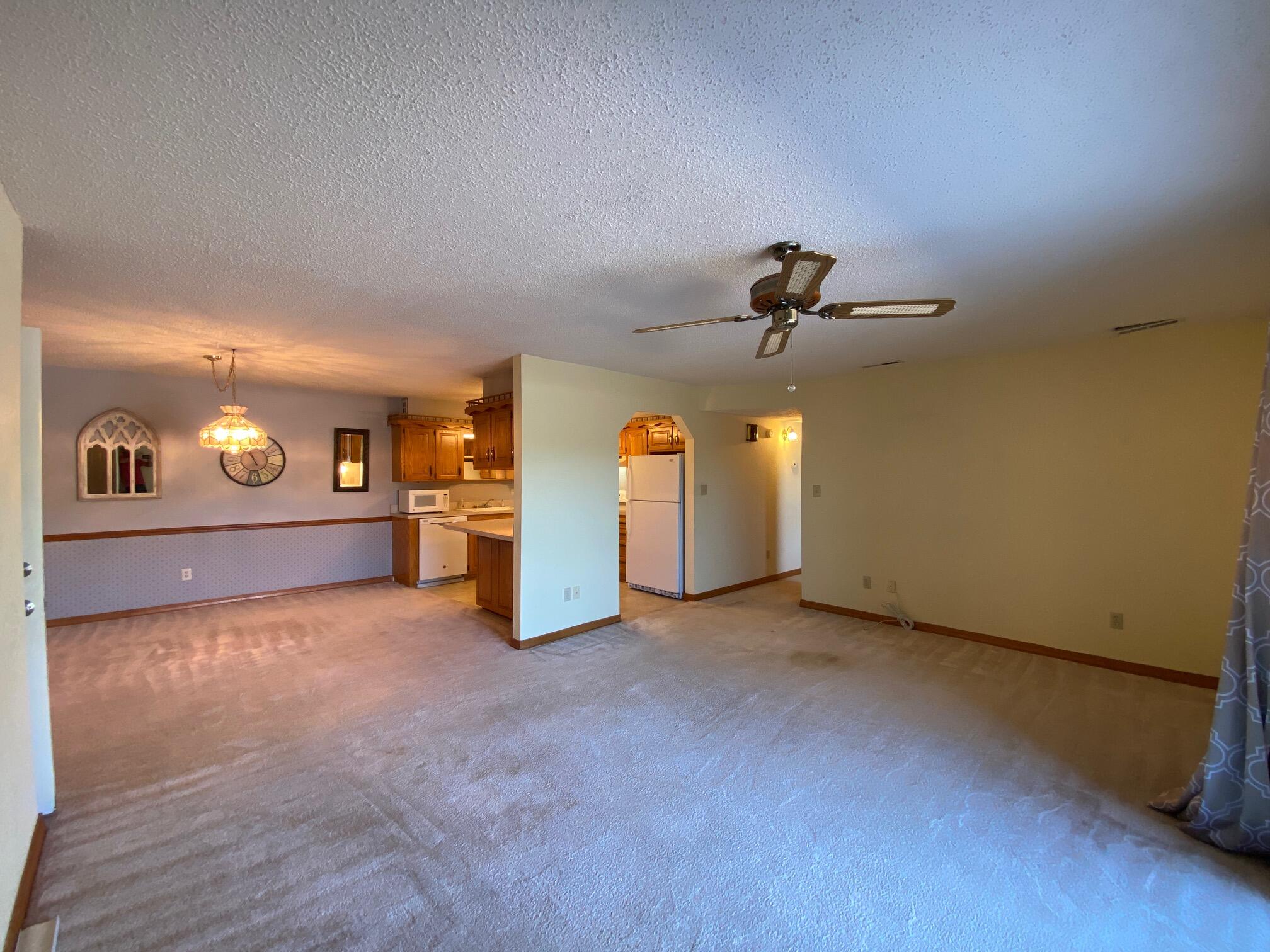 160 Wilshire Drive 62 Property Photo 9