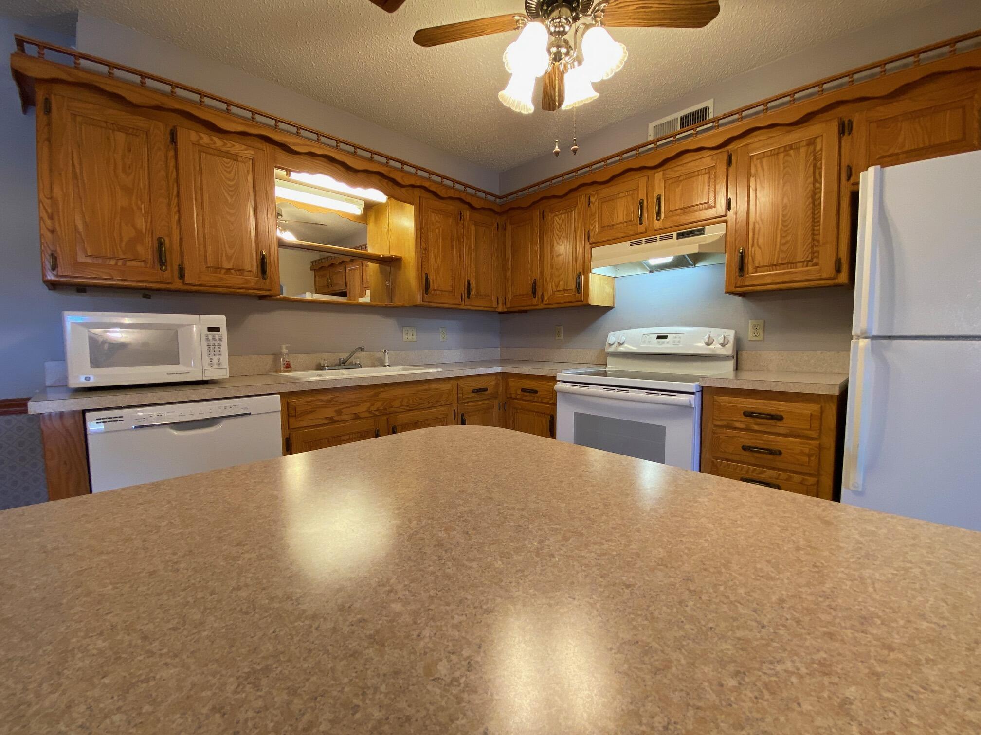 160 Wilshire Drive 62 Property Photo 10