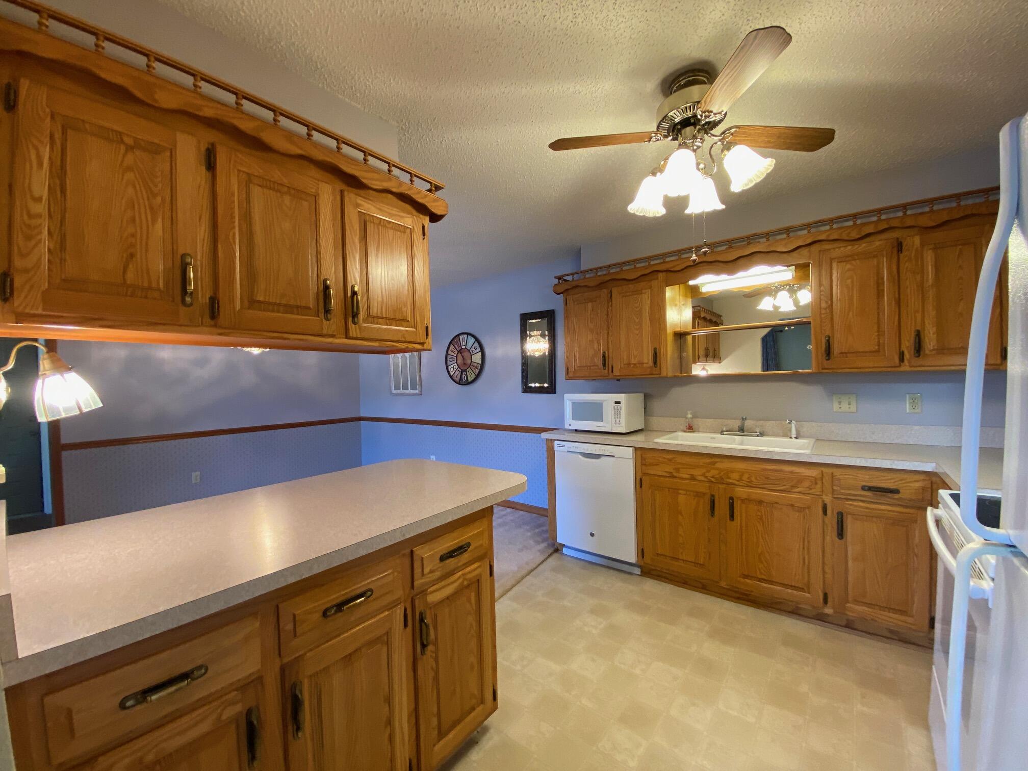 160 Wilshire Drive 62 Property Photo 12