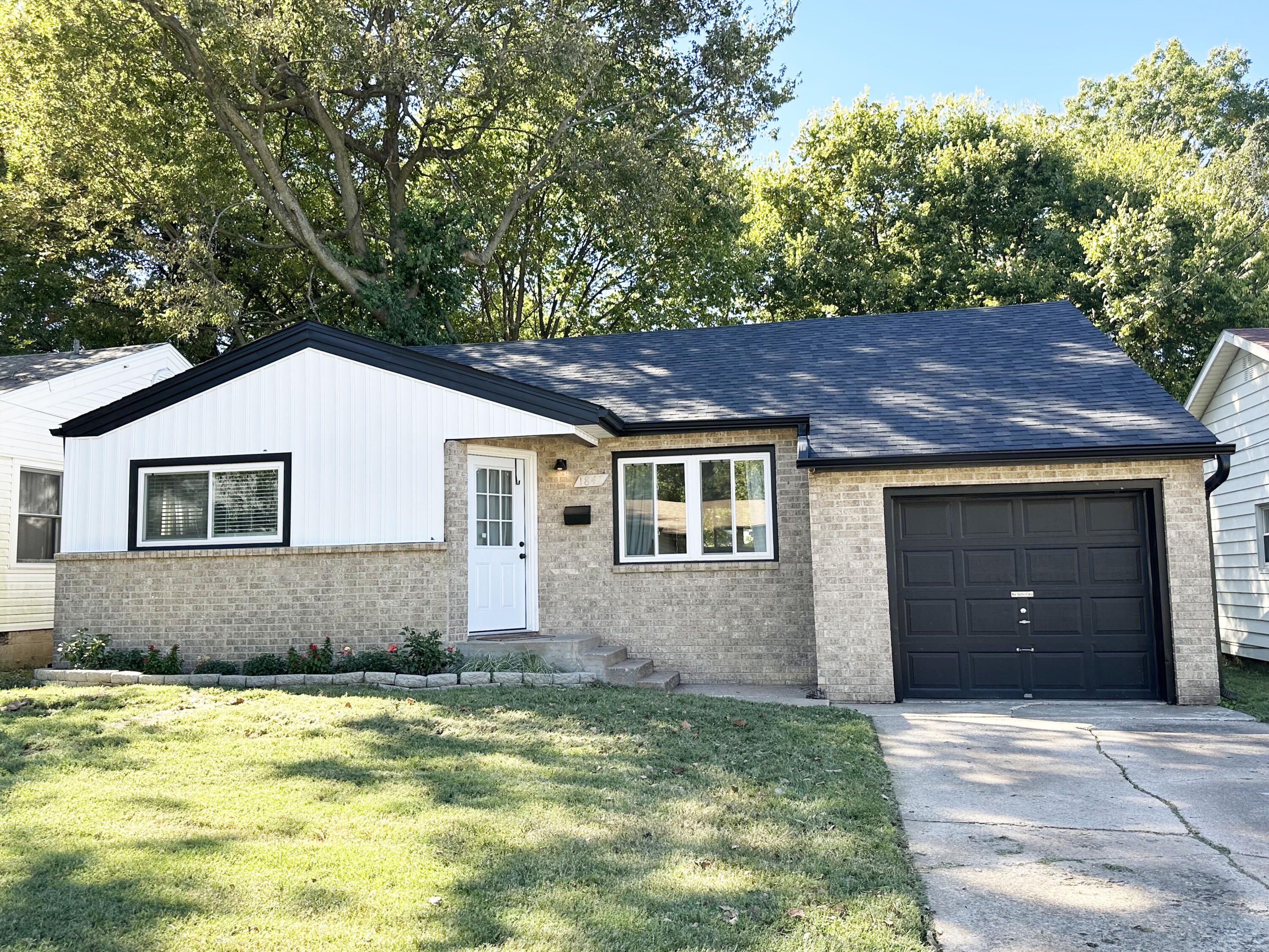 1847 South Weaver Avenue Property Photo 1