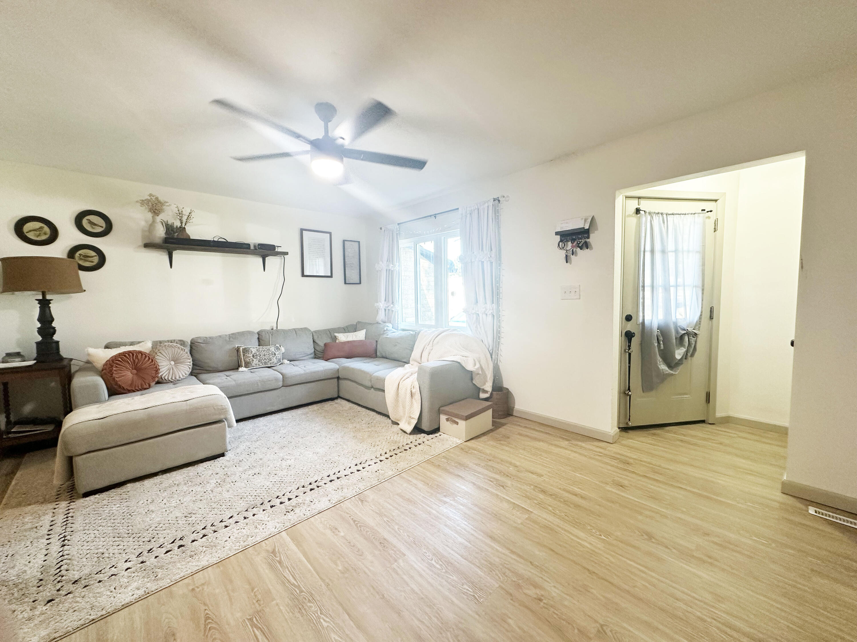 1847 South Weaver Avenue Property Photo 2