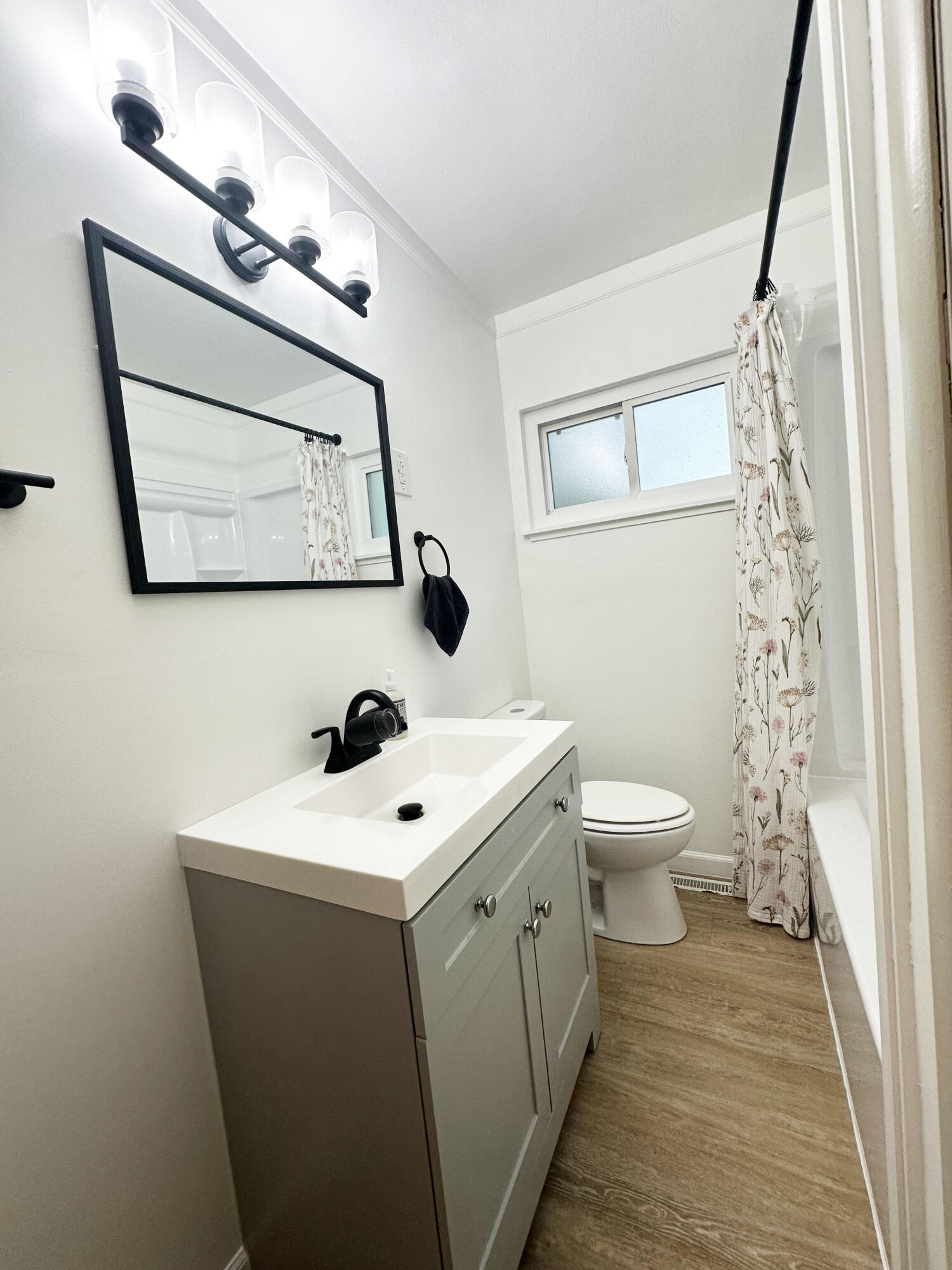 1847 South Weaver Avenue Property Photo 7