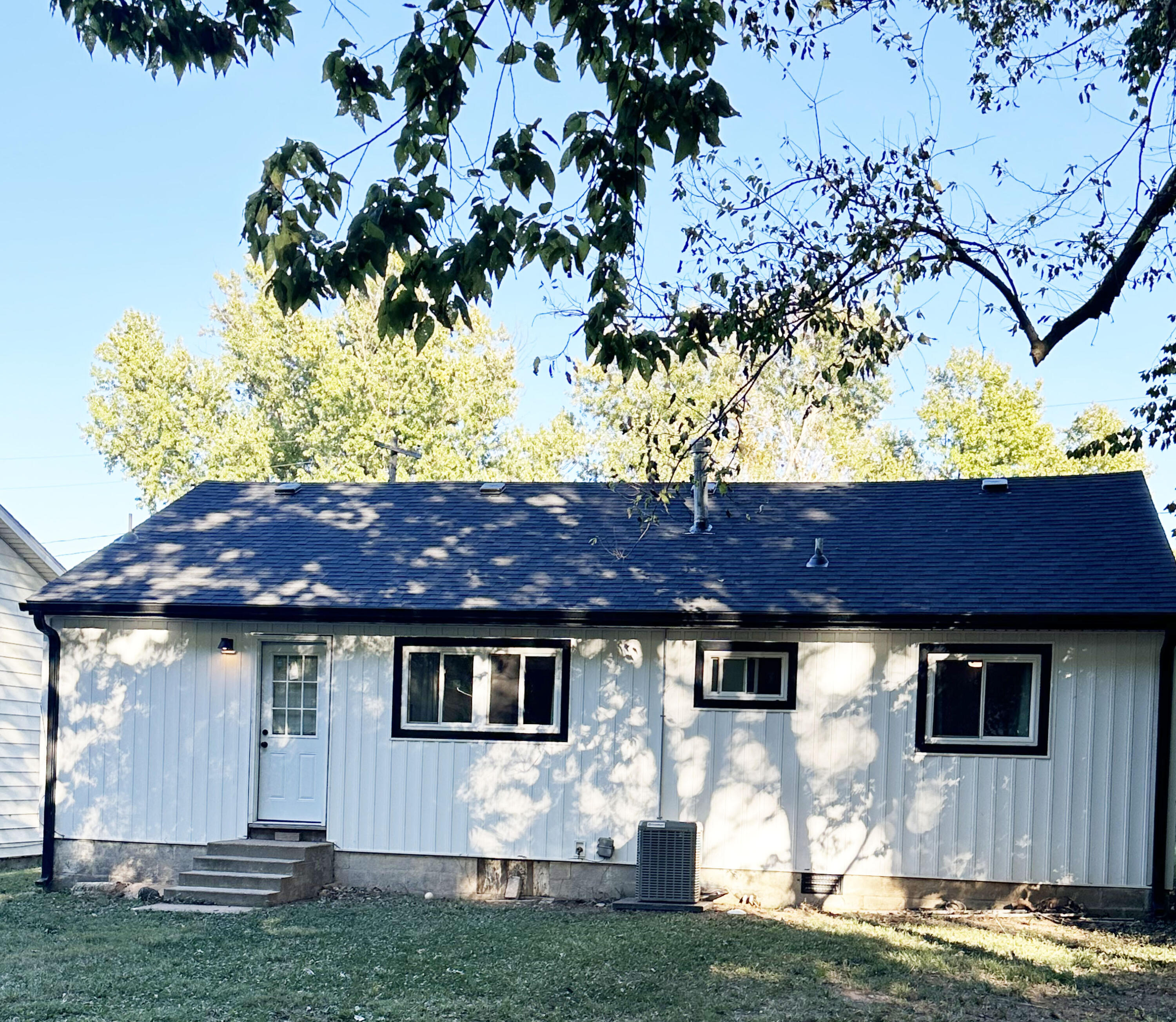 1847 South Weaver Avenue Property Photo 11