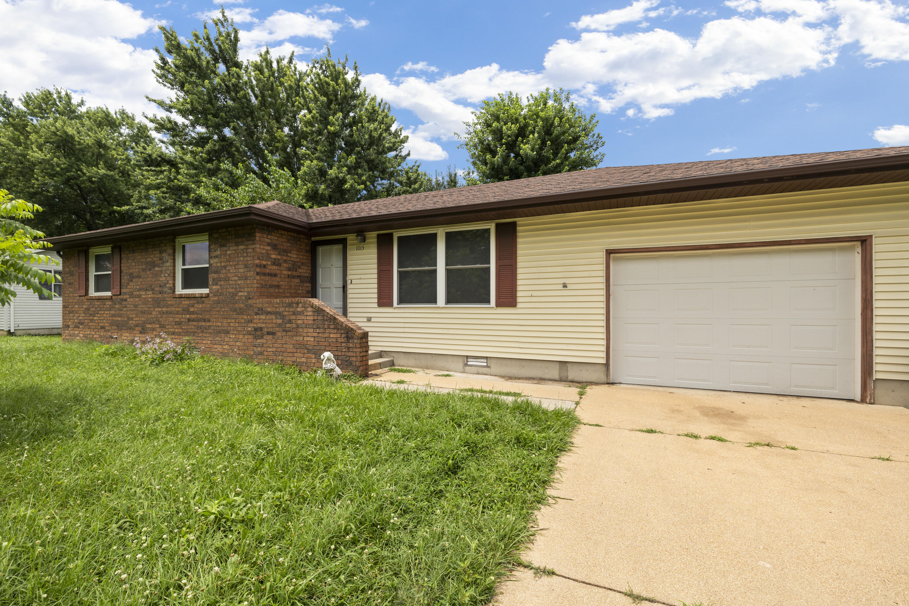 1015 North Hickory Street Property Photo 1