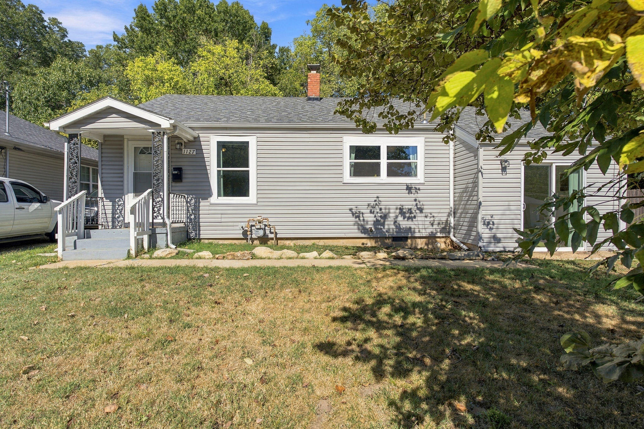 1127 East Pacific Street Property Photo 1