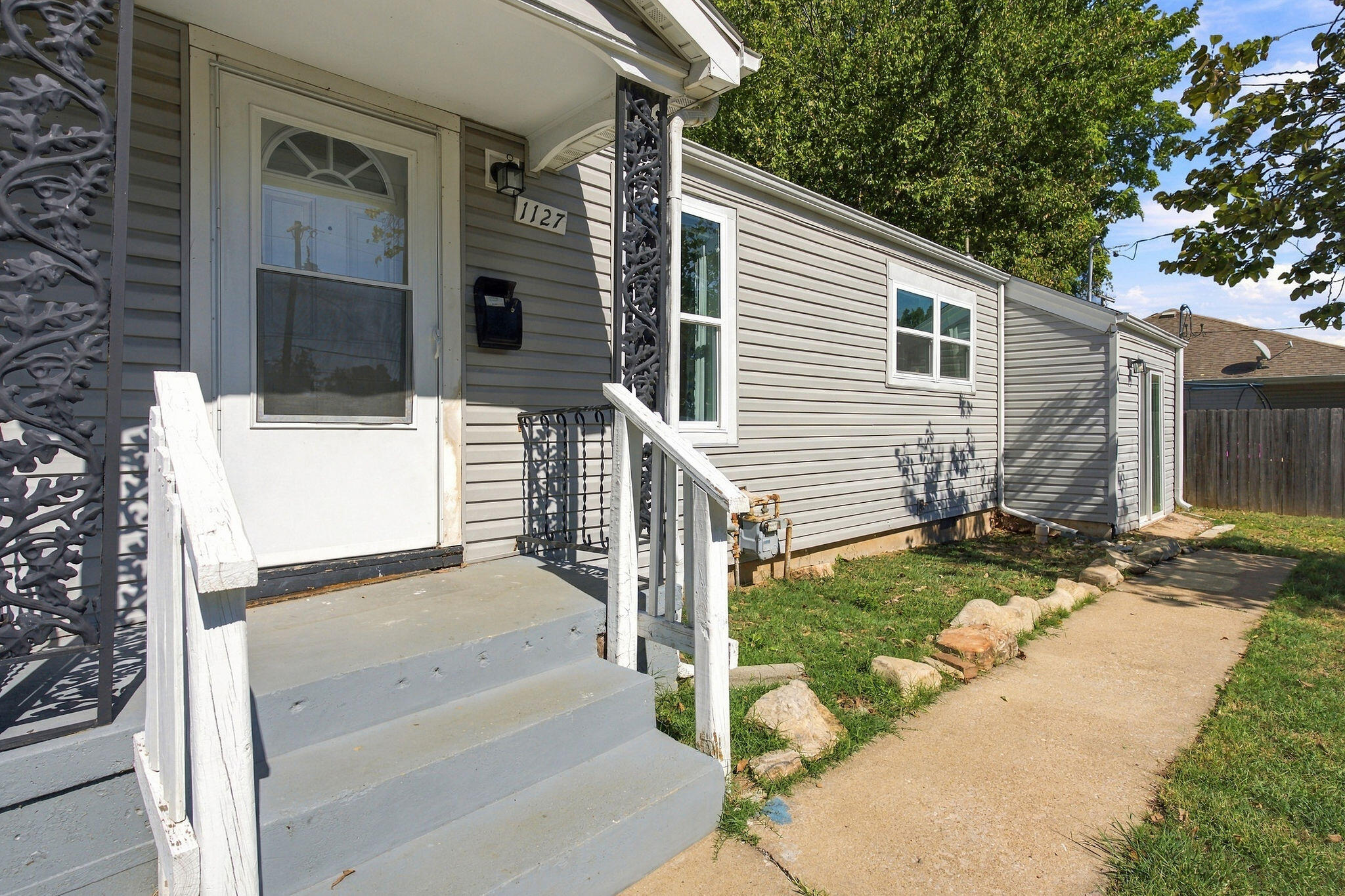 1127 East Pacific Street Property Photo 4