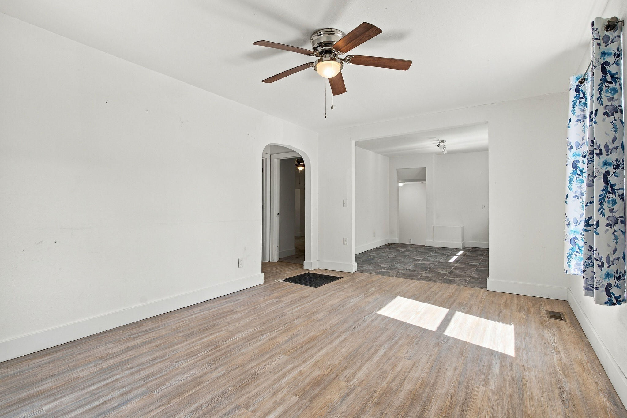 1127 East Pacific Street Property Photo 6