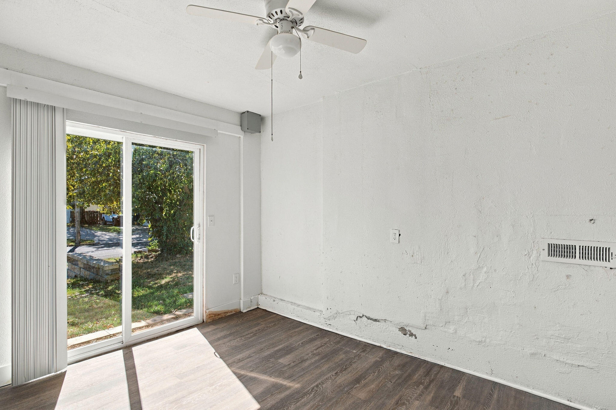 1127 East Pacific Street Property Photo 10