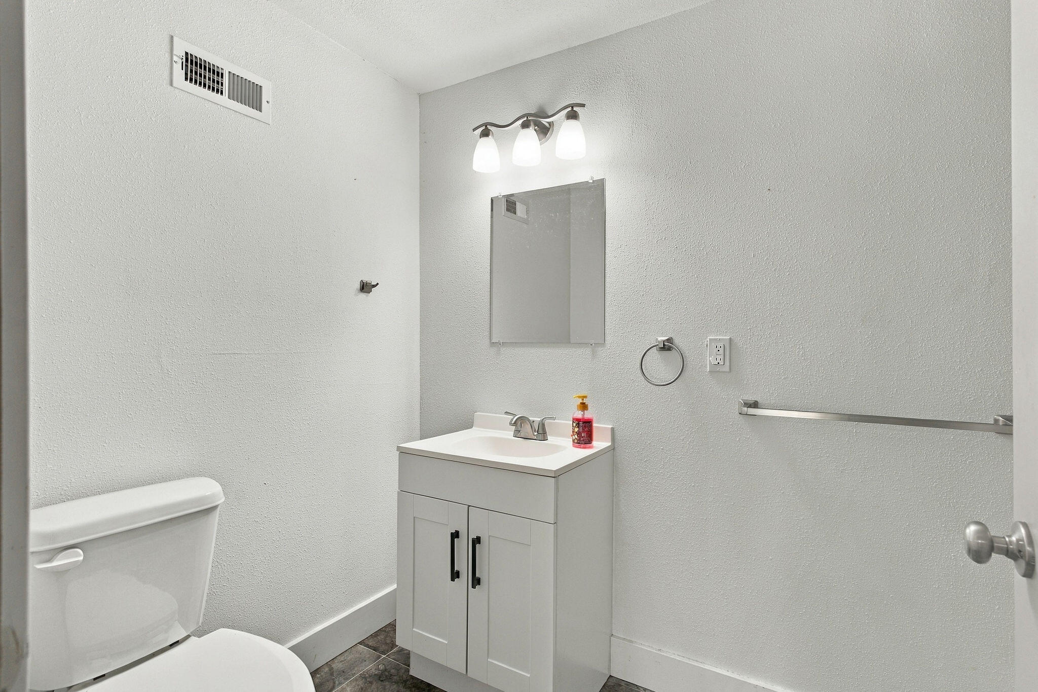 1127 East Pacific Street Property Photo 12
