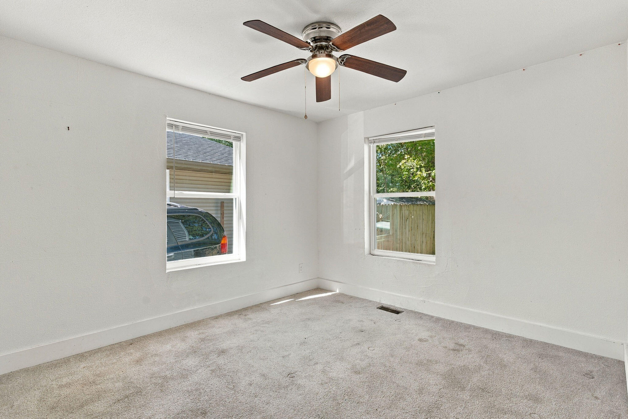 1127 East Pacific Street Property Photo 15