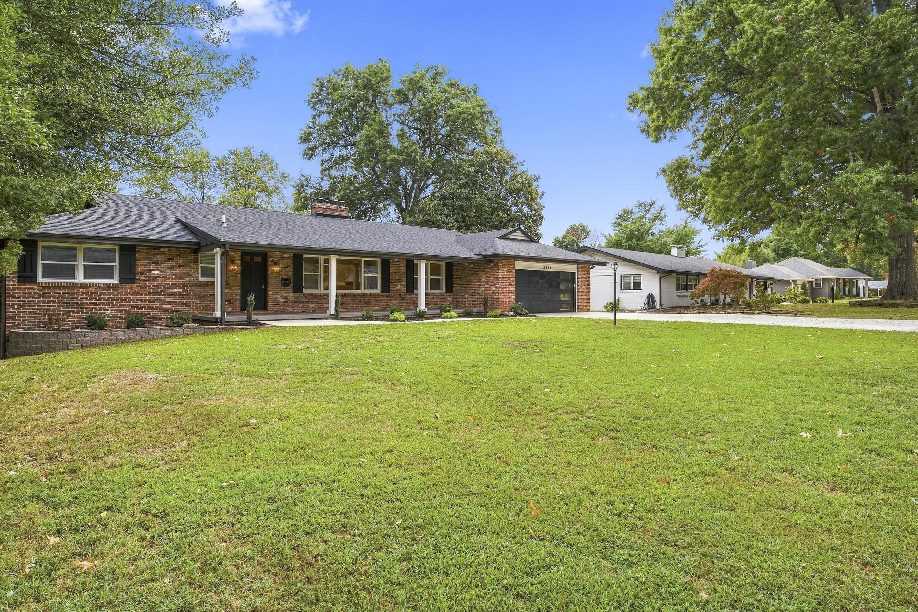2734 East Glenwood Street Property Photo 62