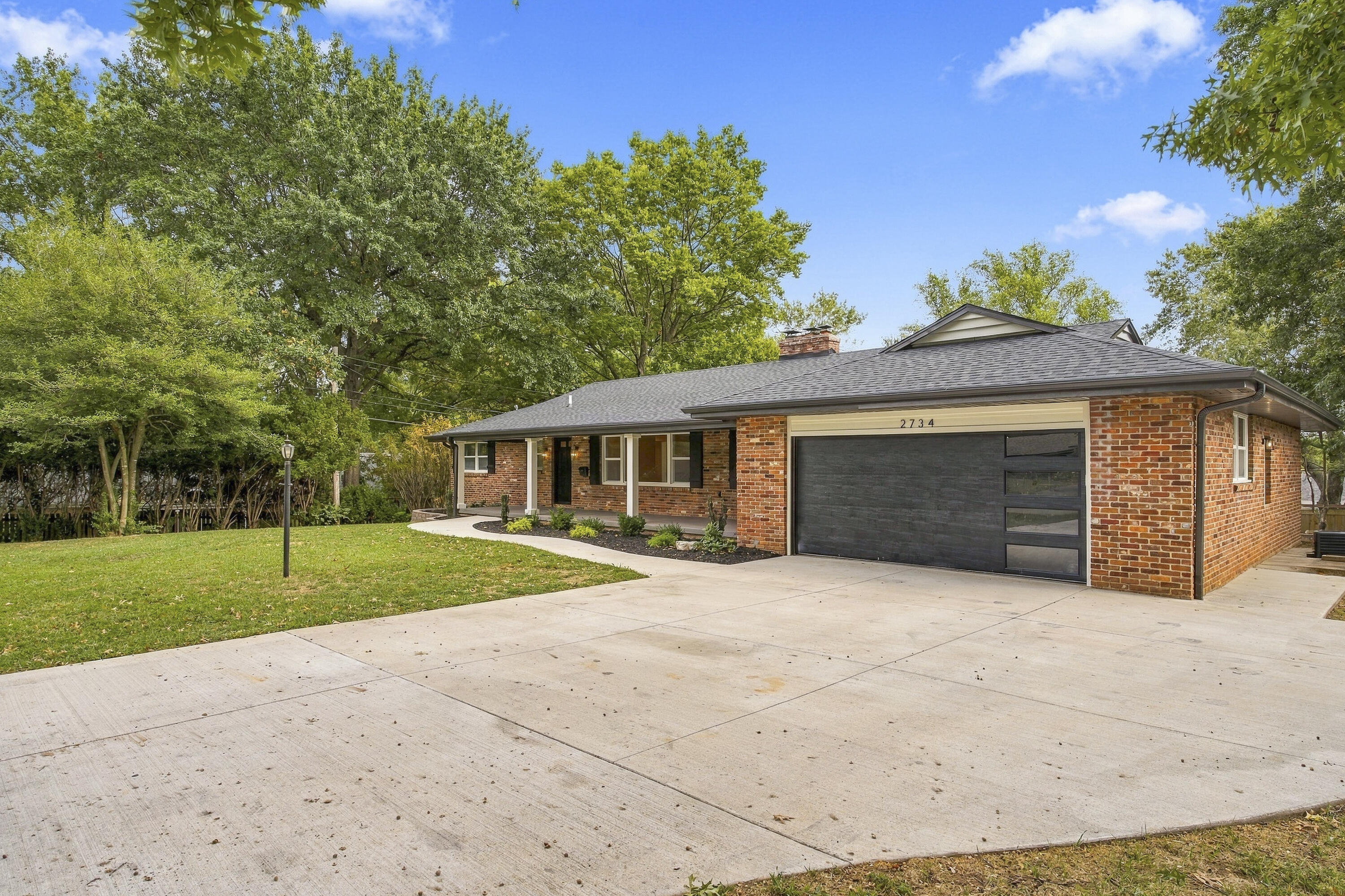 2734 East Glenwood Street Property Photo 63