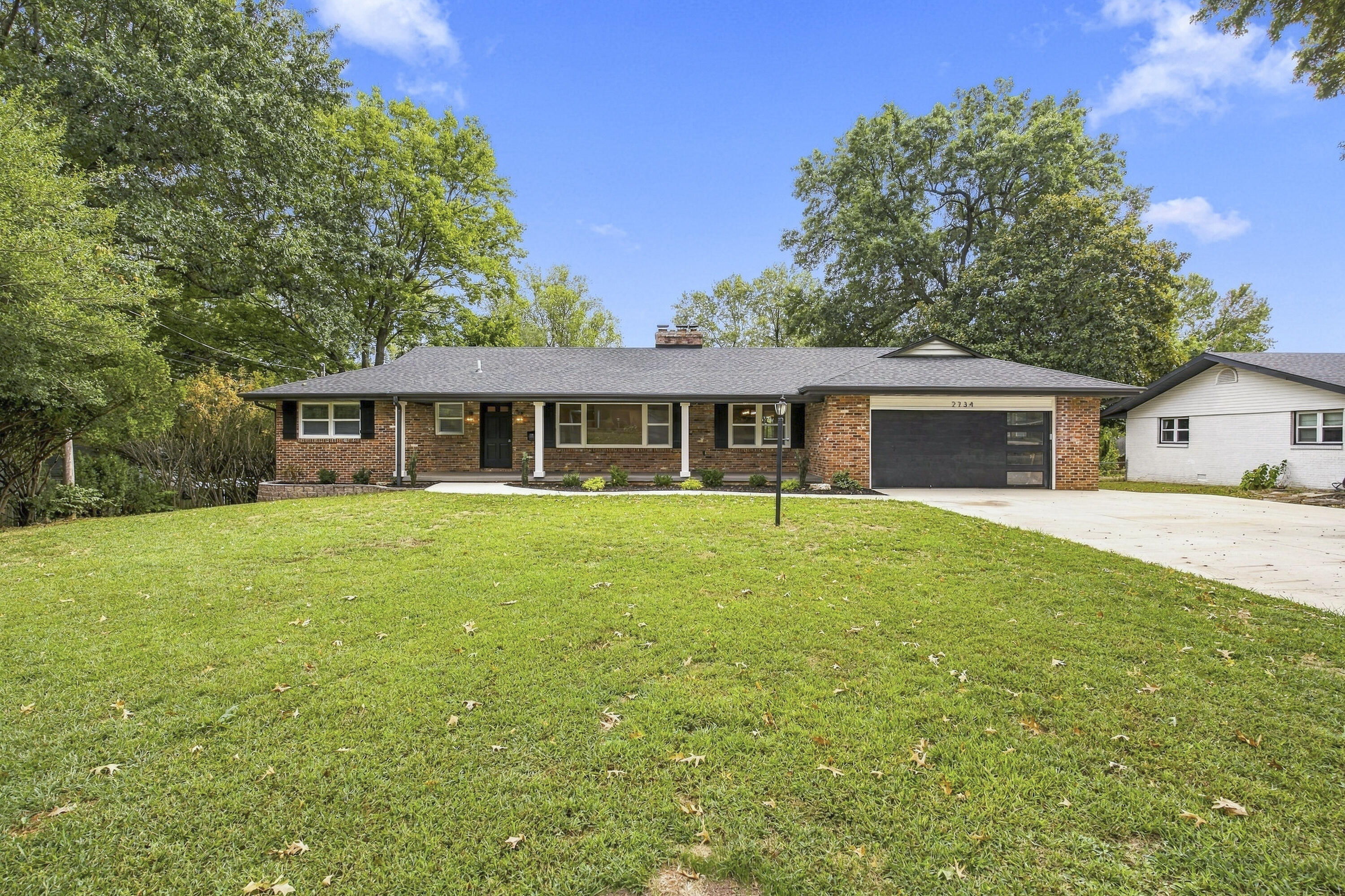 2734 East Glenwood Street Property Photo 65