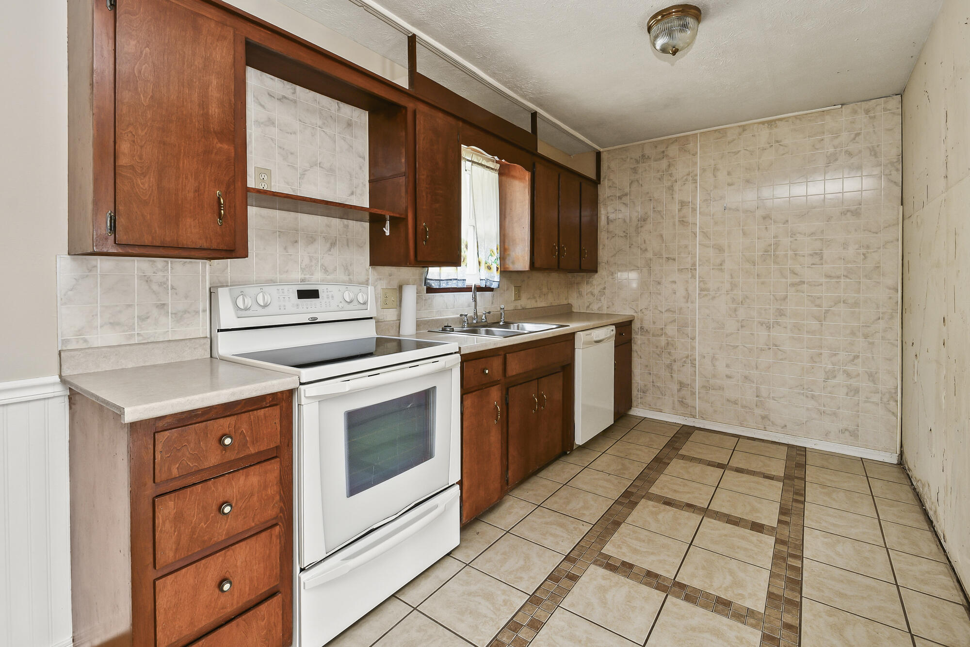 1261 West North Street Property Photo 15