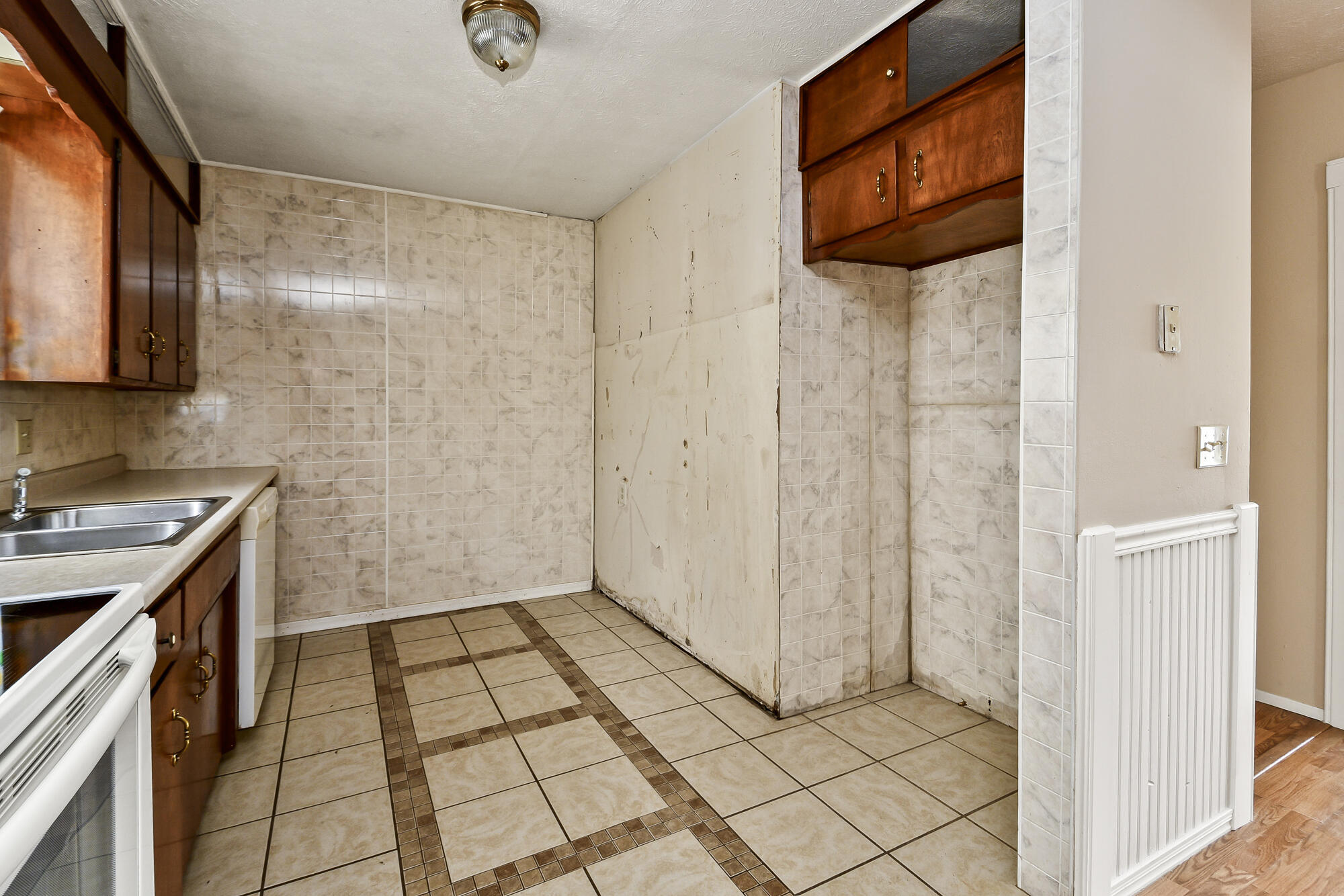1261 West North Street Property Photo 16