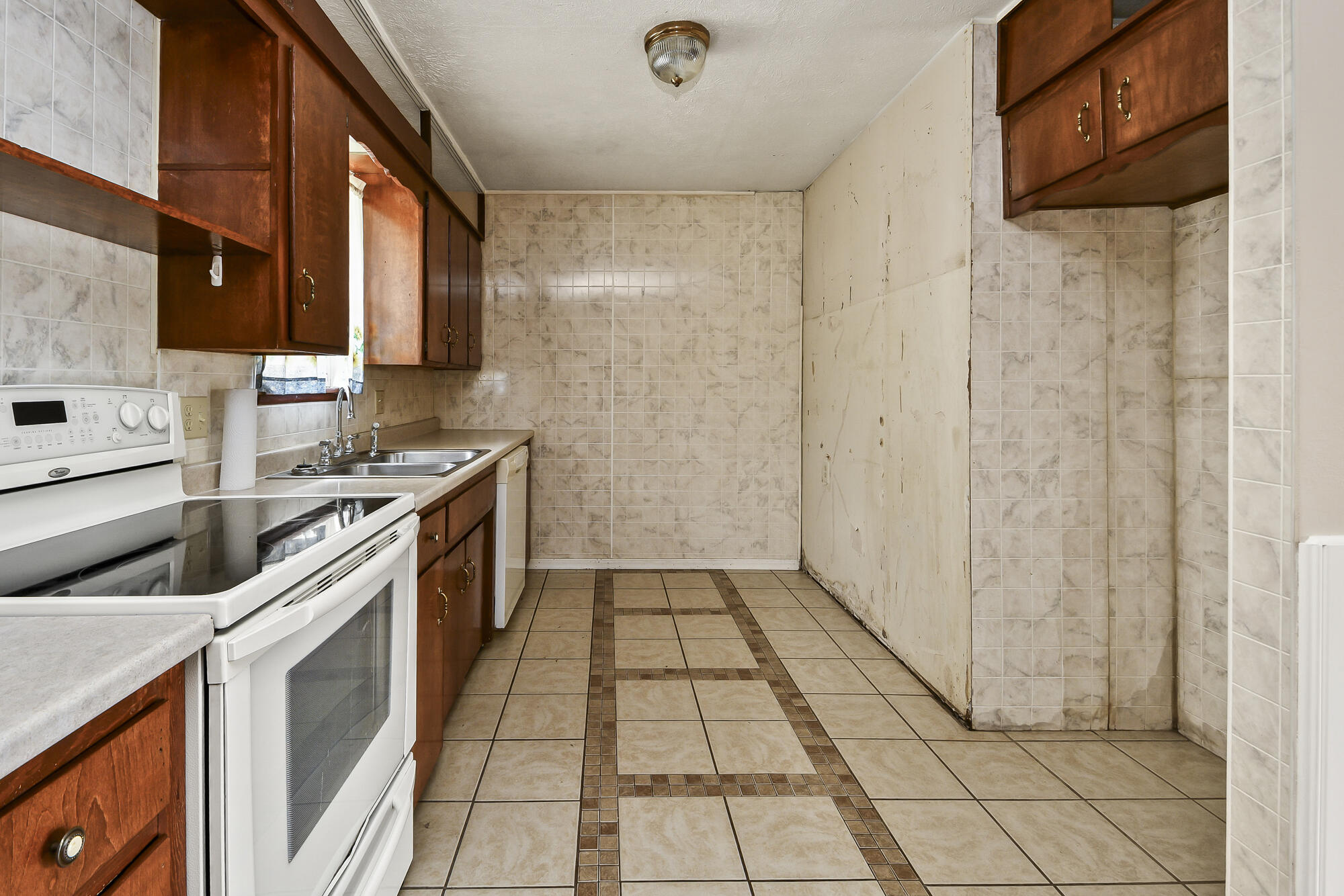 1261 West North Street Property Photo 18