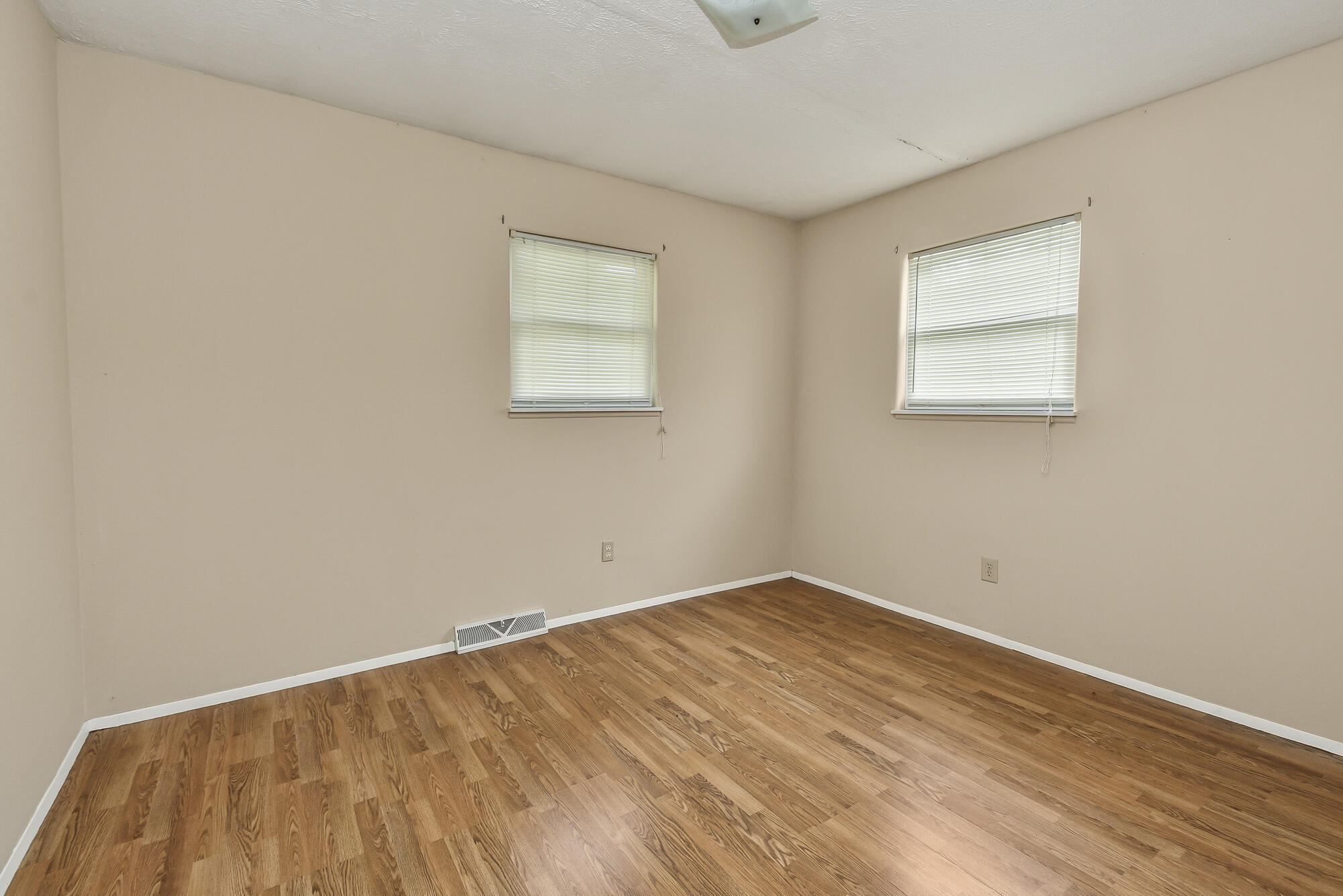 1261 West North Street Property Photo 23