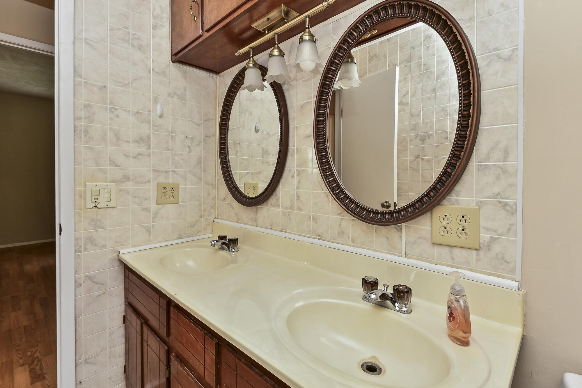 1261 West North Street Property Photo 30