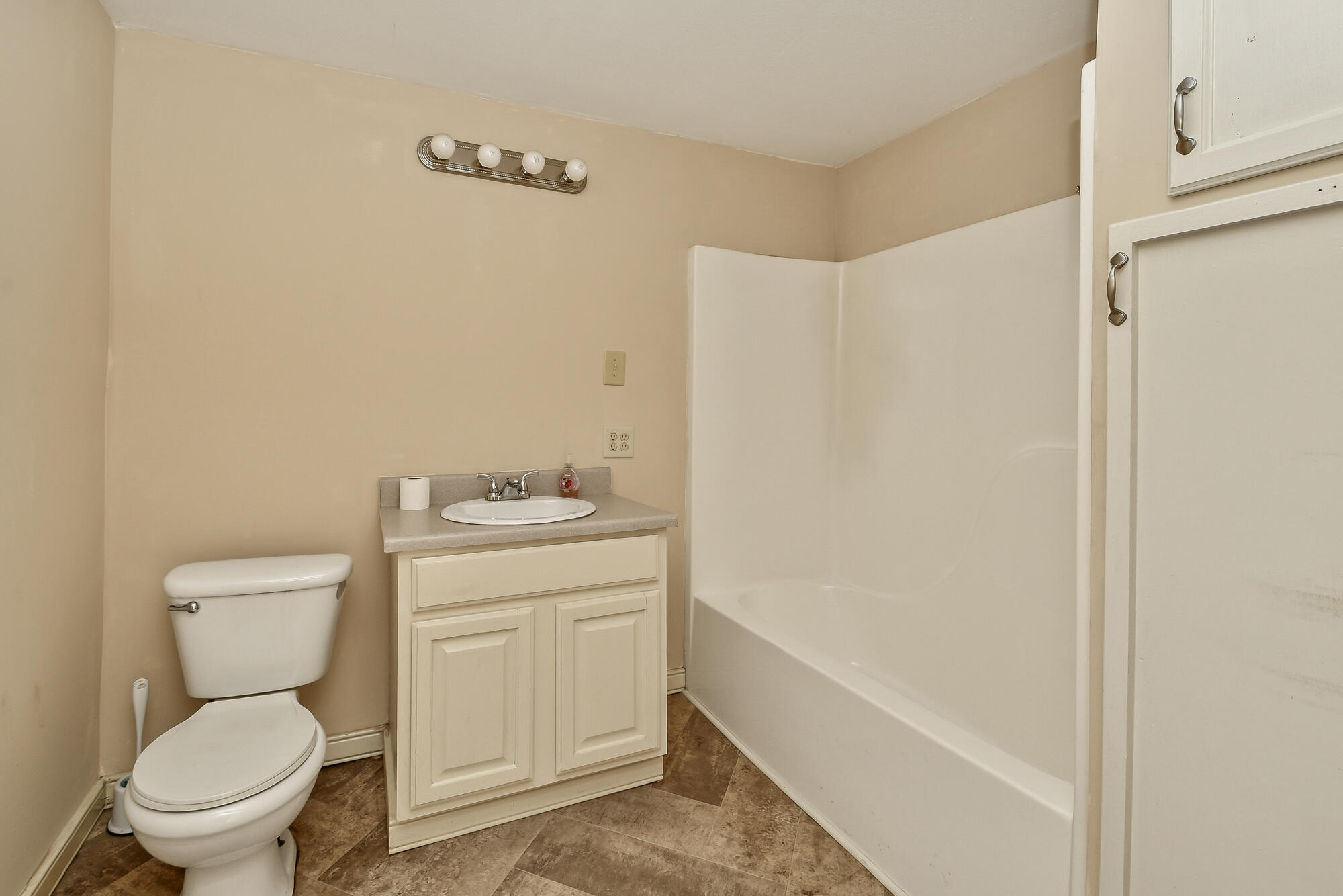 1261 West North Street Property Photo 31