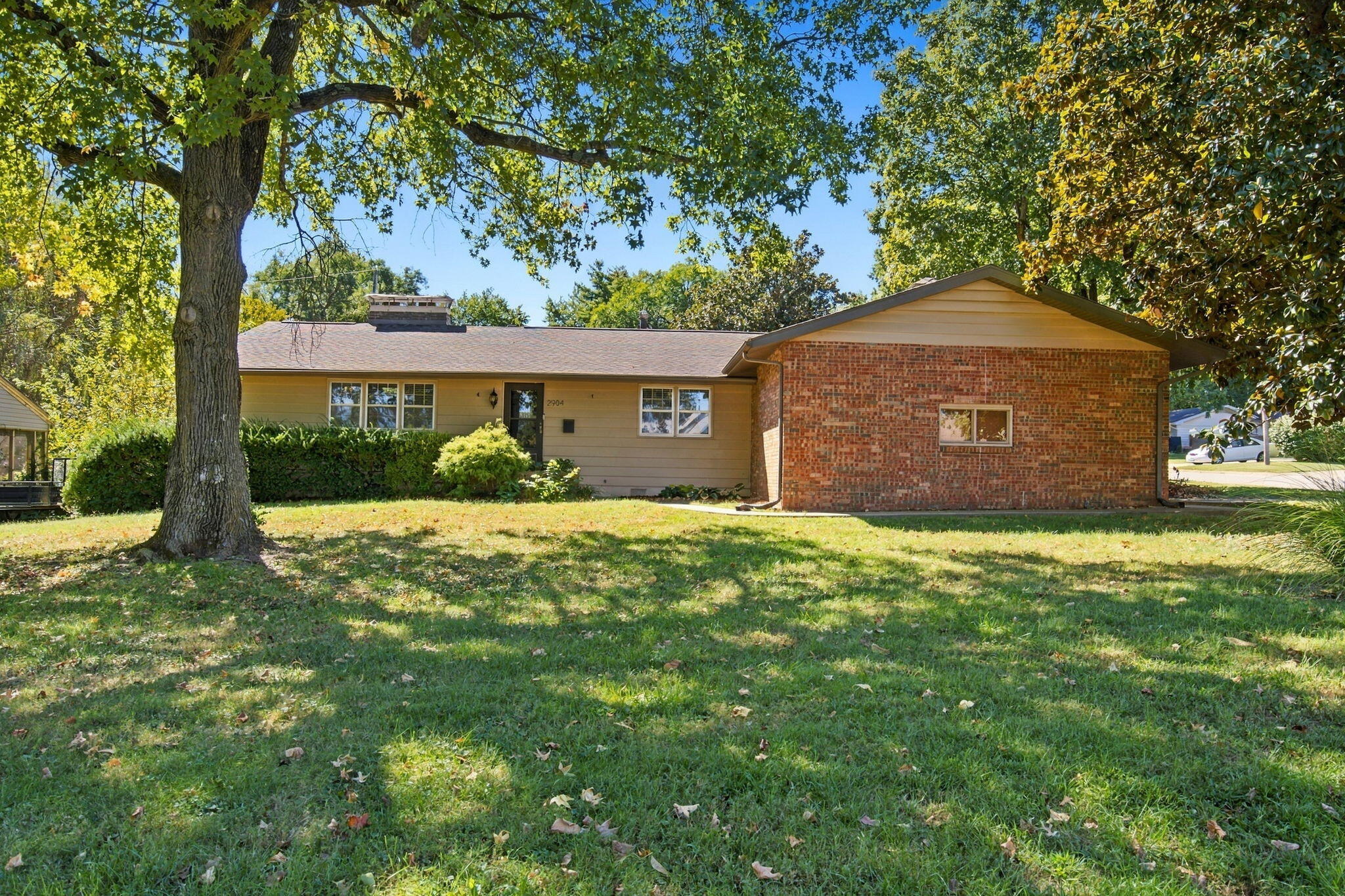 2904 East Eastmoor Drive Property Photo 1