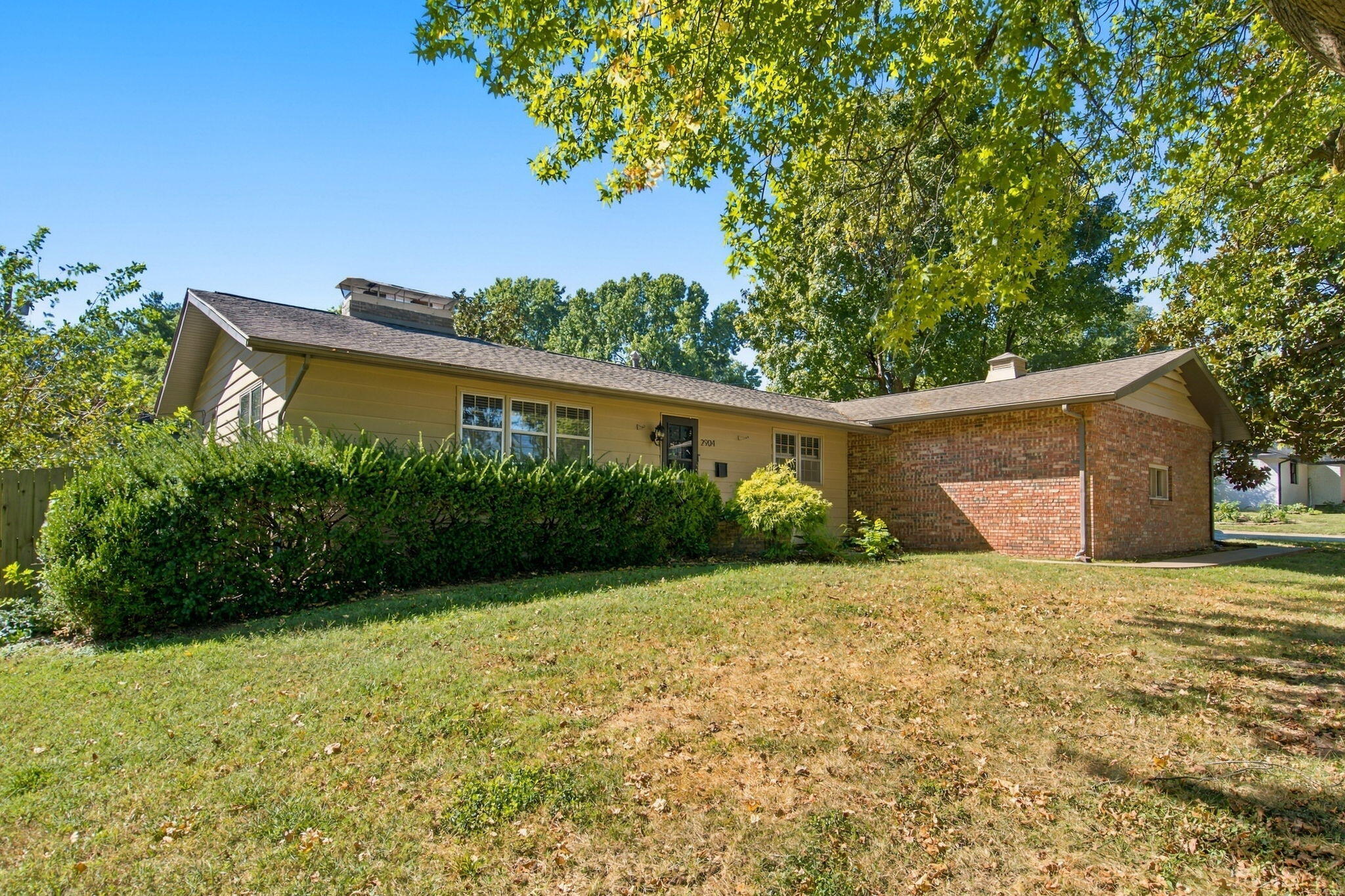 2904 East Eastmoor Drive Property Photo 2